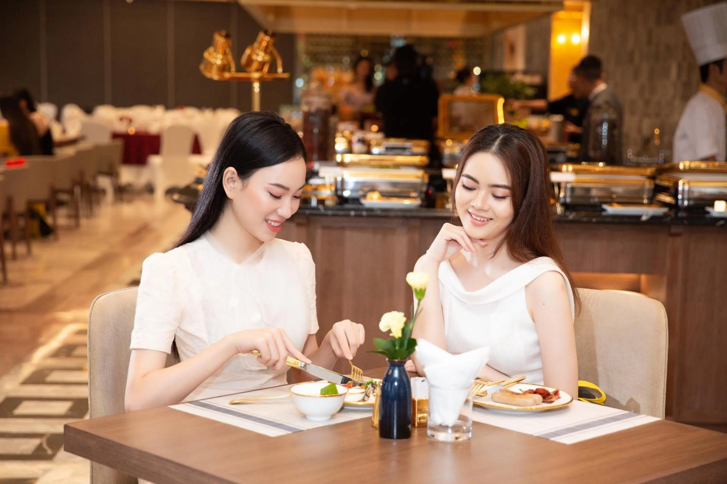 Restaurant/places to eat in Dolce by Wyndham Hanoi Golden Lake