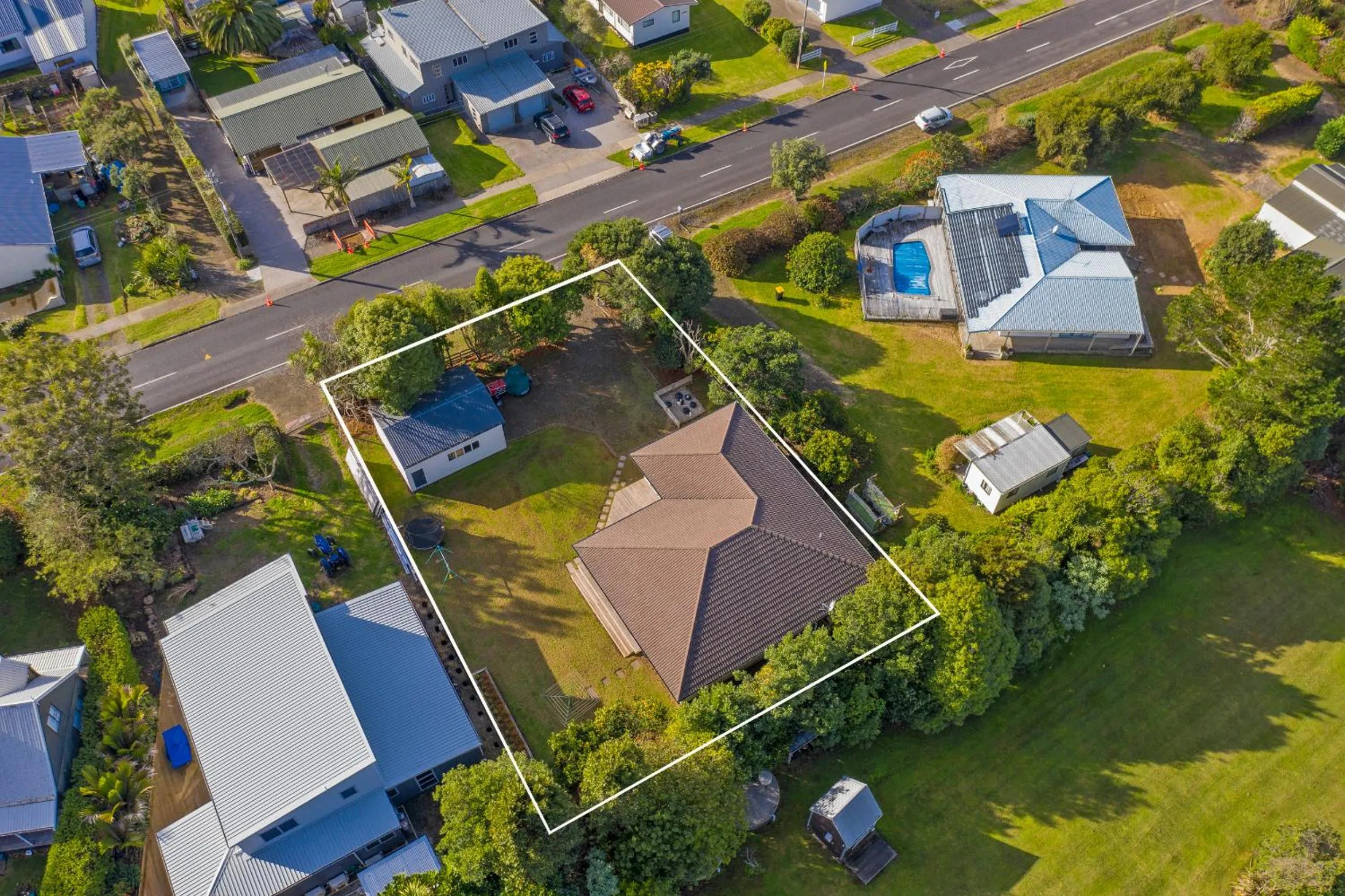 Shower in Hahei Haven - Hahei Holiday Home