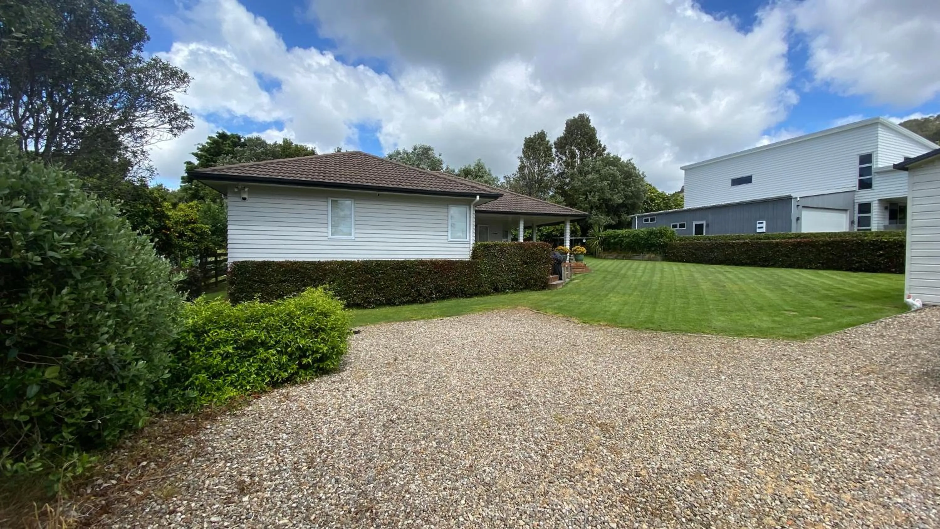 Property building in Hahei Haven - Hahei Holiday Home