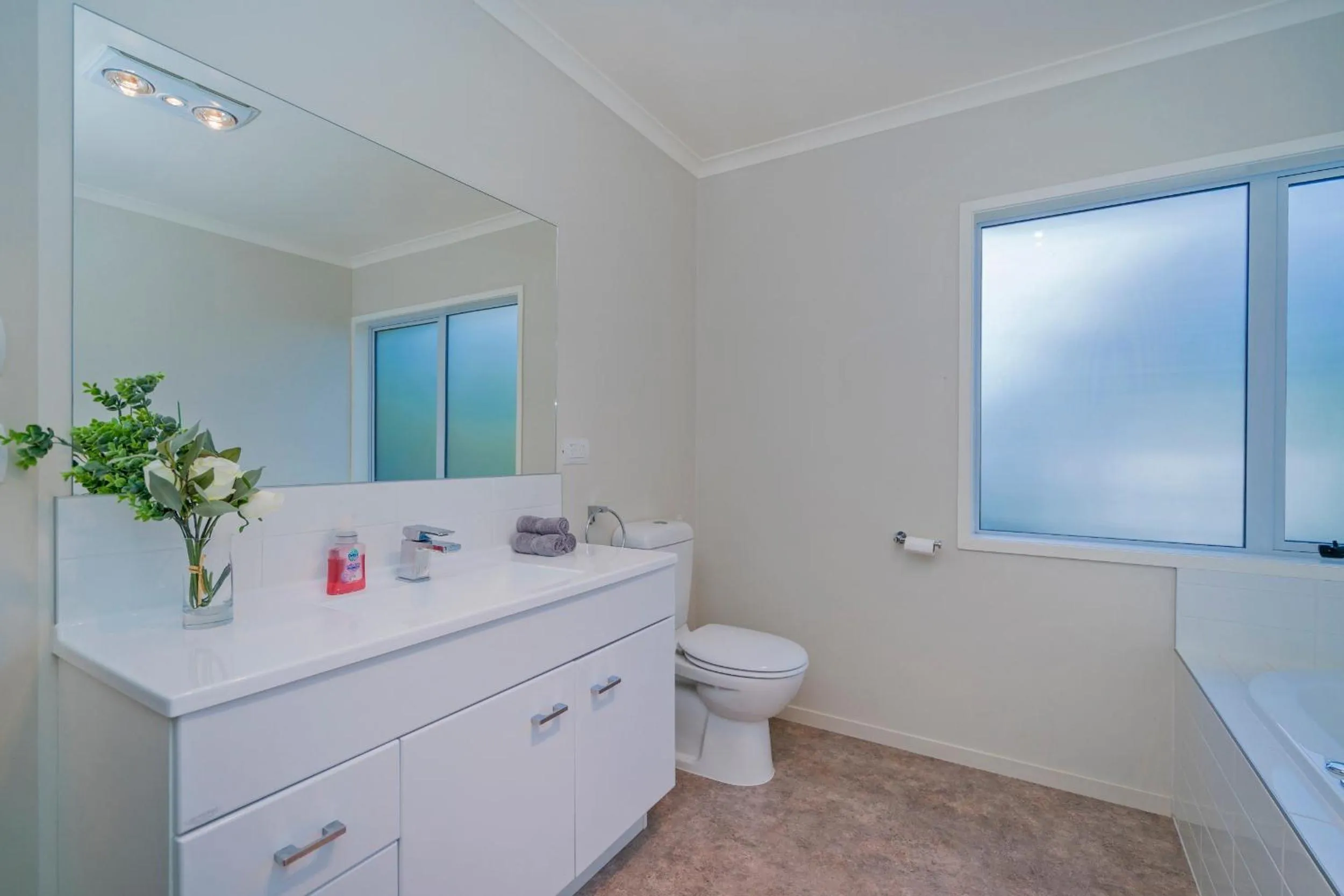 Shower in Hahei Haven - Hahei Holiday Home