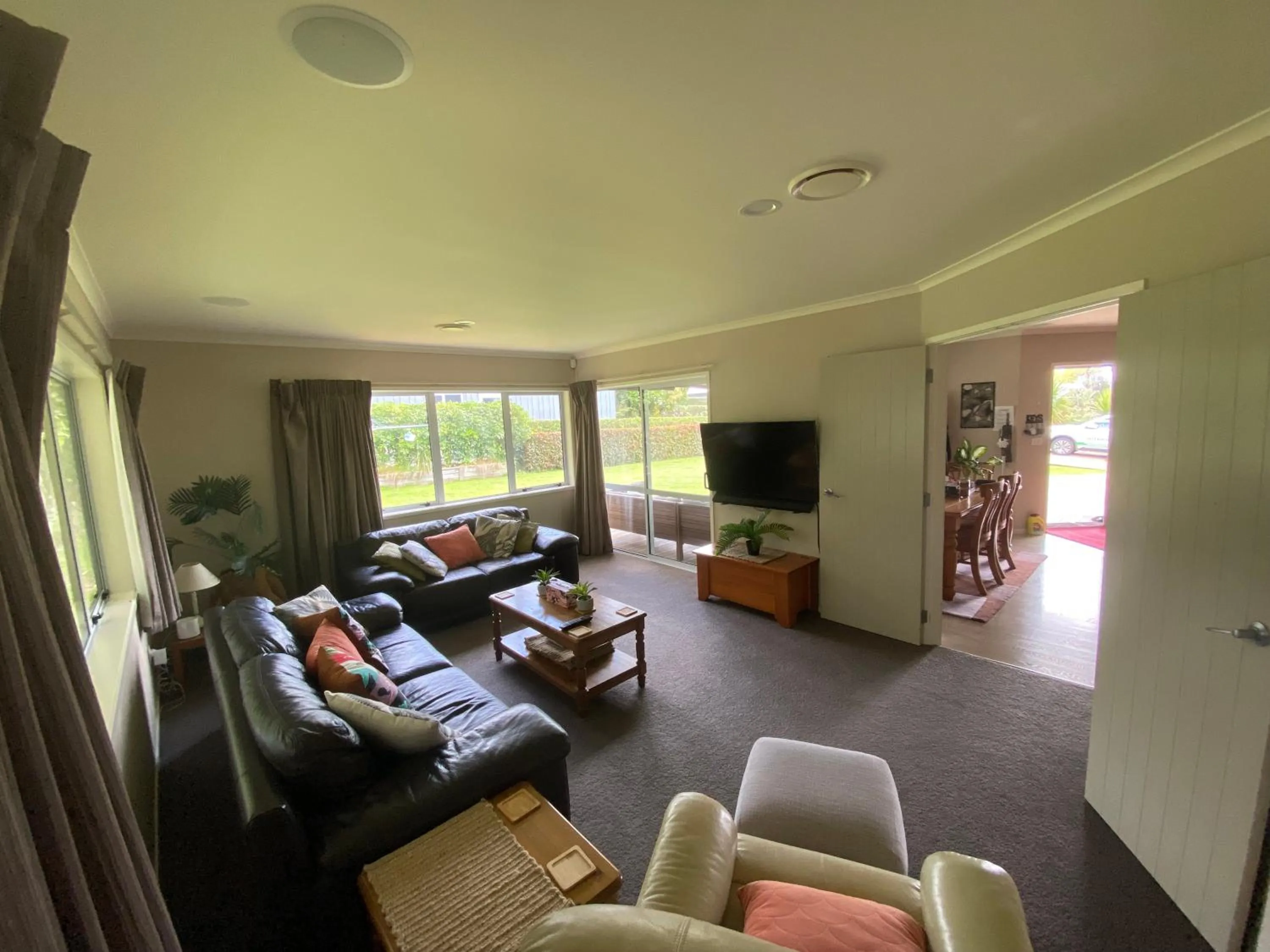 Property building in Hahei Haven - Hahei Holiday Home