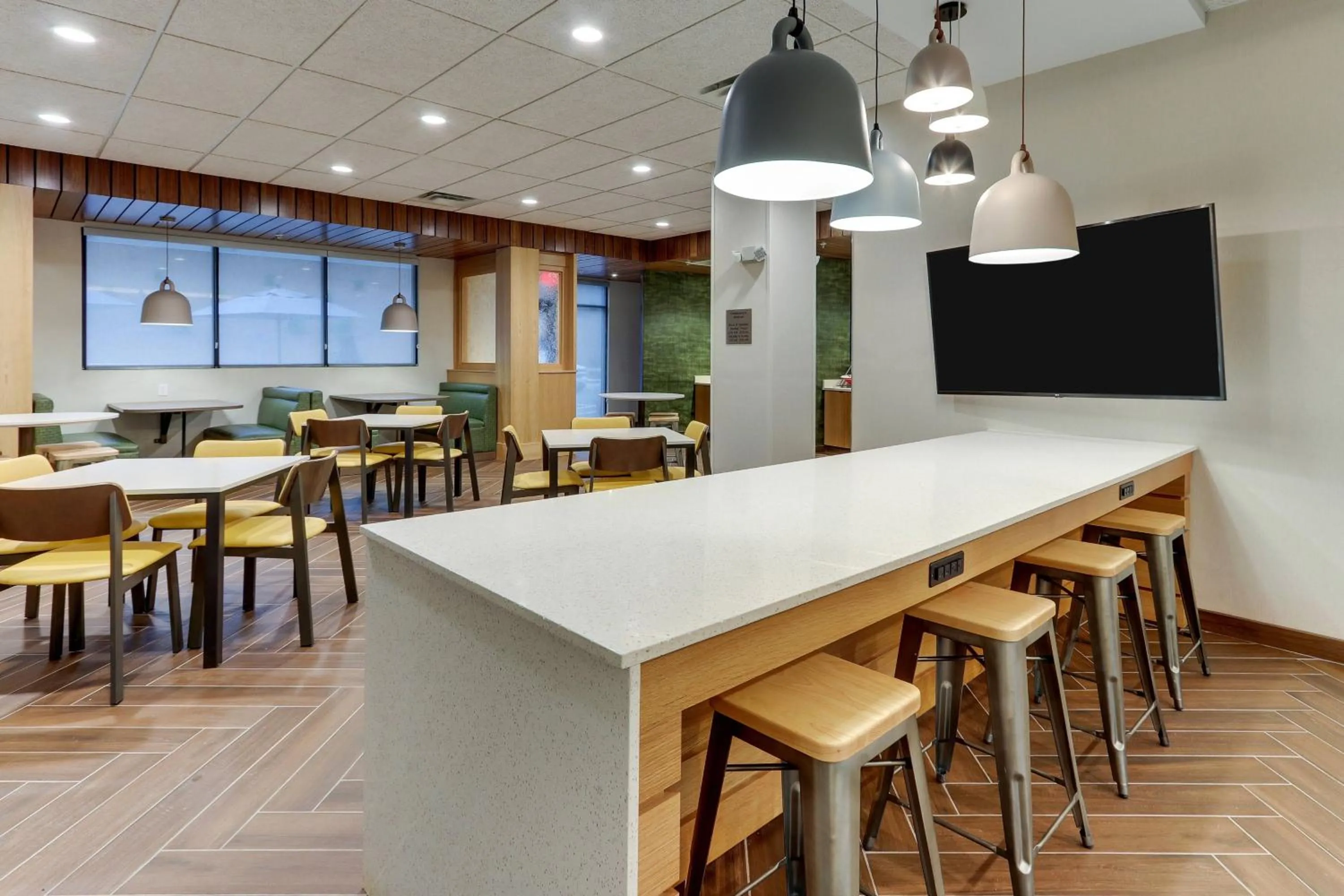 Breakfast in Fairfield Inn & Suites by Marriott Asheville Weaverville