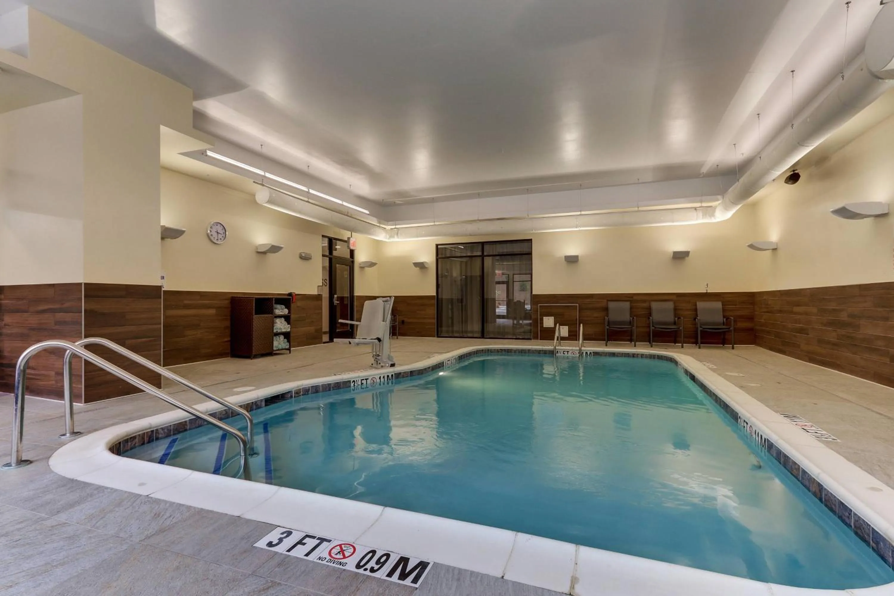 Swimming pool in Fairfield Inn & Suites by Marriott Asheville Weaverville