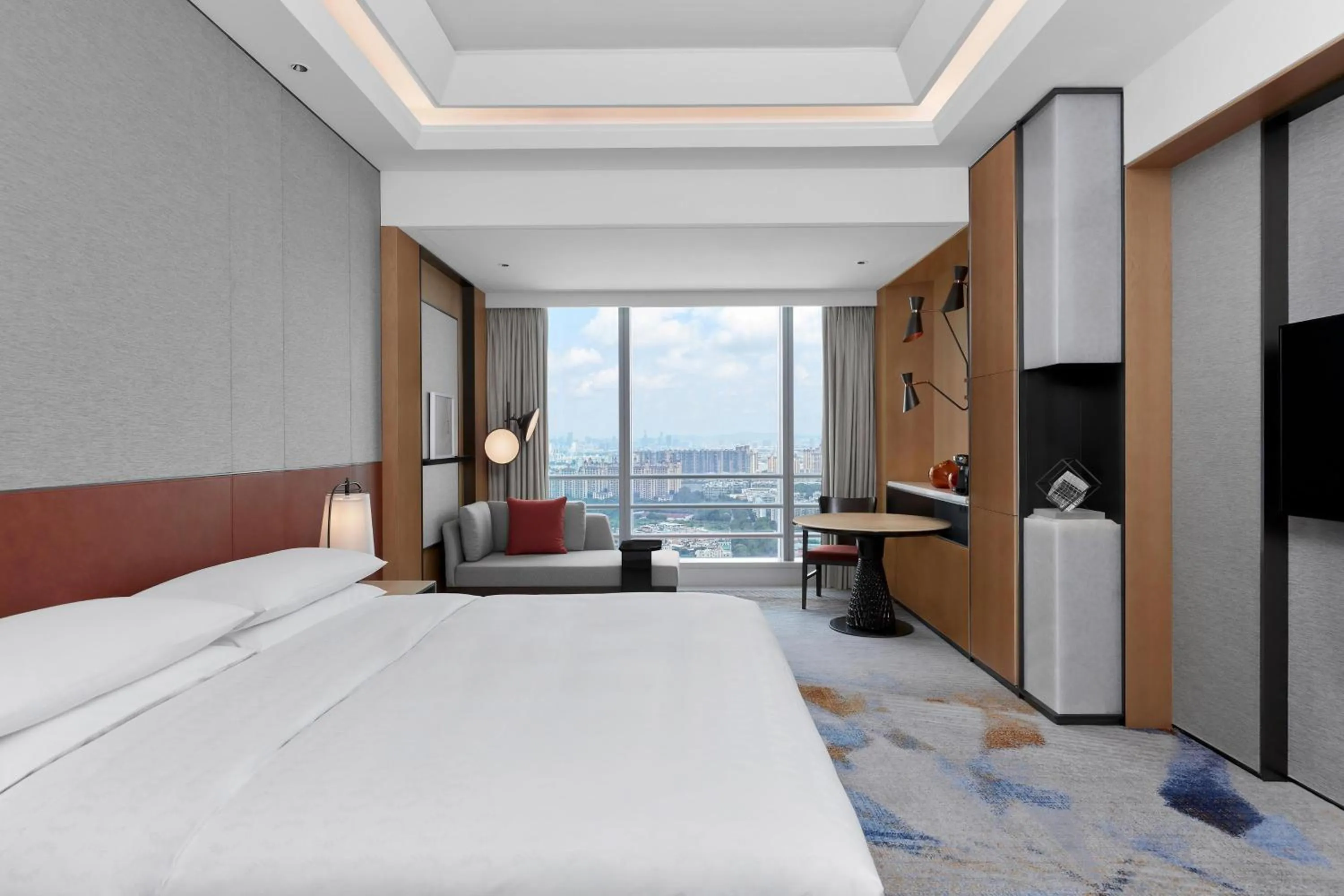 Photo of the whole room, Bed in Sheraton Guangzhou Panyu