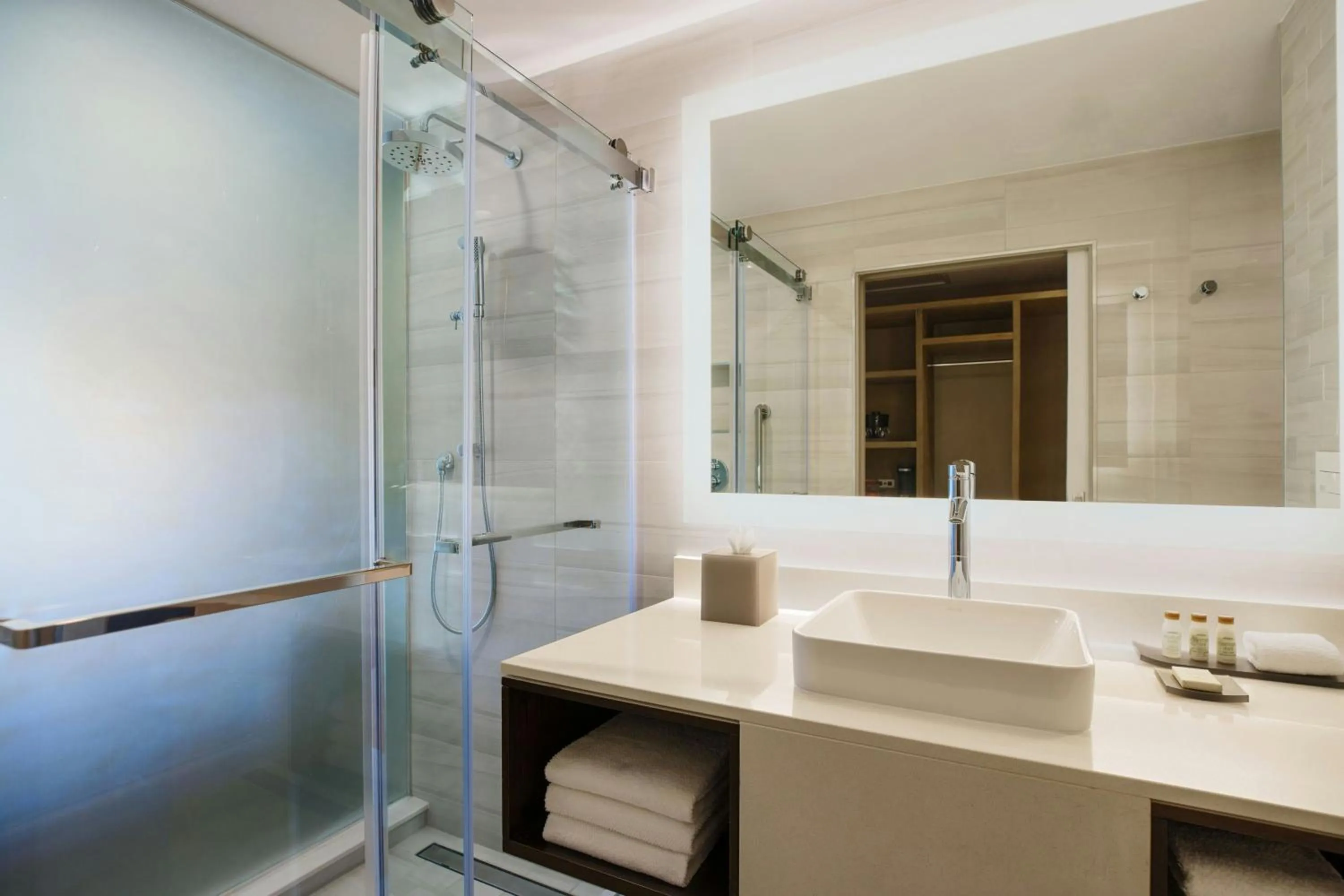 Bathroom in Renaissance St. Augustine Historic Downtown Hotel