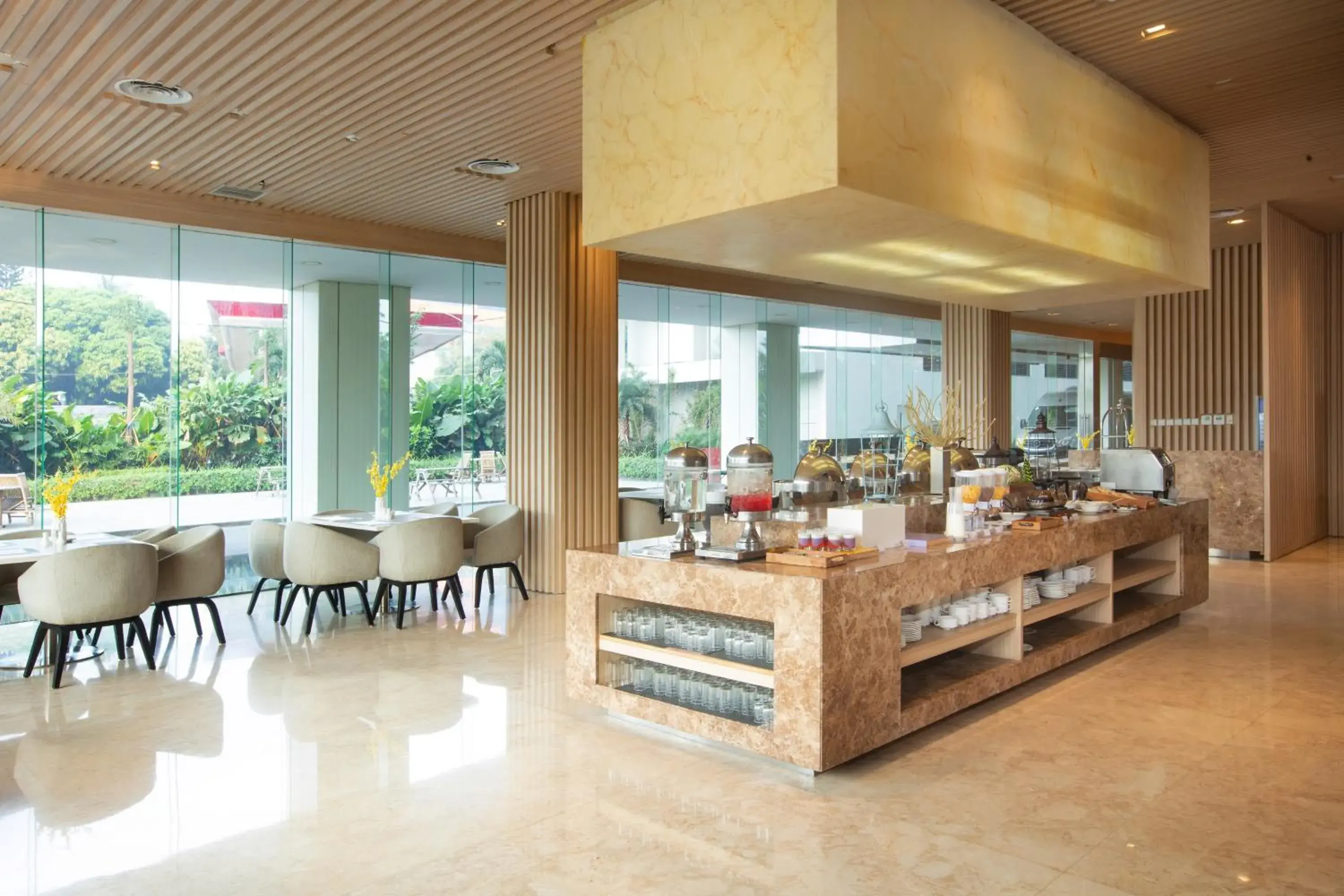 Restaurant/places to eat in Louis Kienne Cikarang Hotel & Service Apartment Restaurant/places to eat in Louis Kienne Cikarang Hotel & Service Apartment