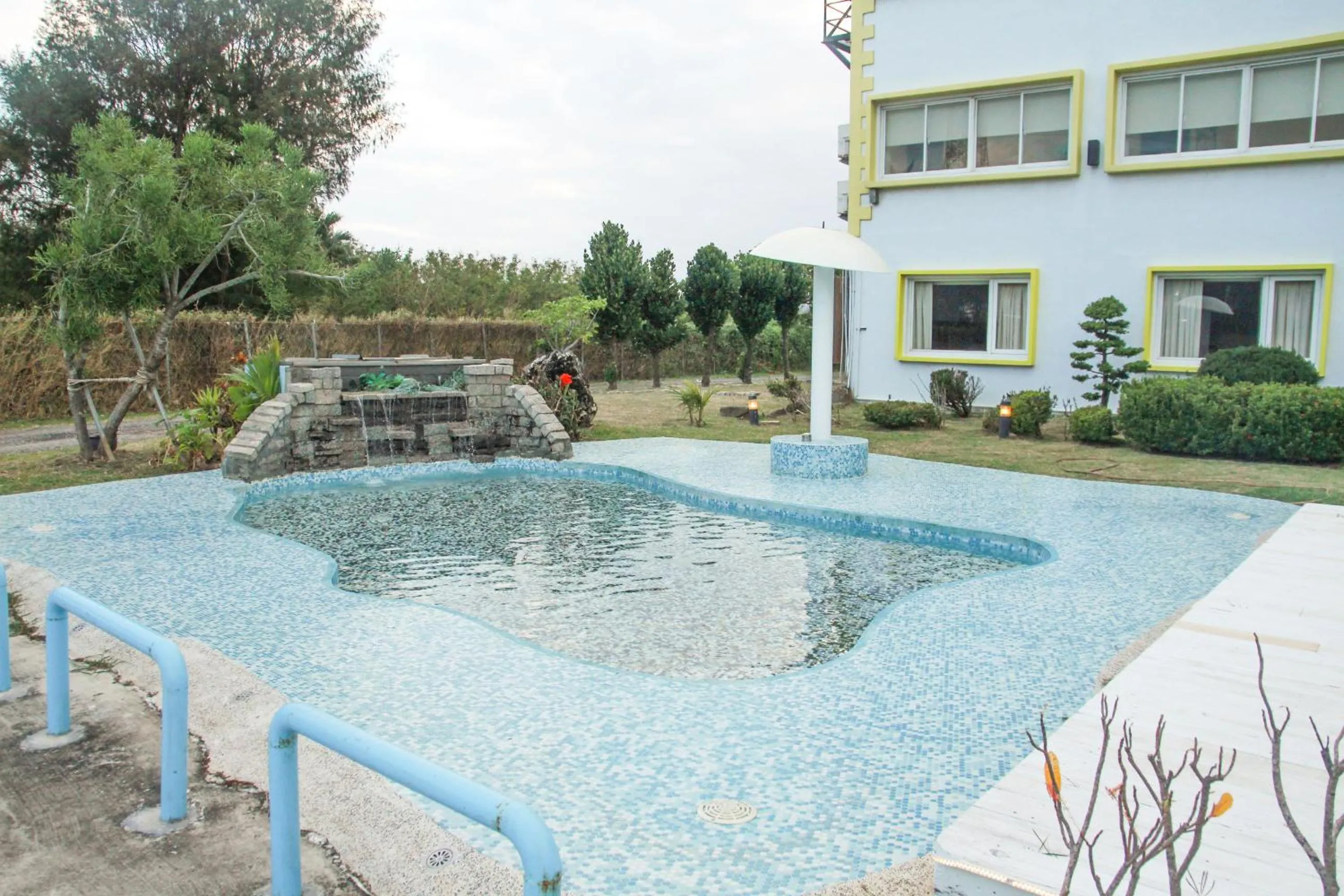 Pool view in Lovestar Lakeside Hotel - Starlight Building
