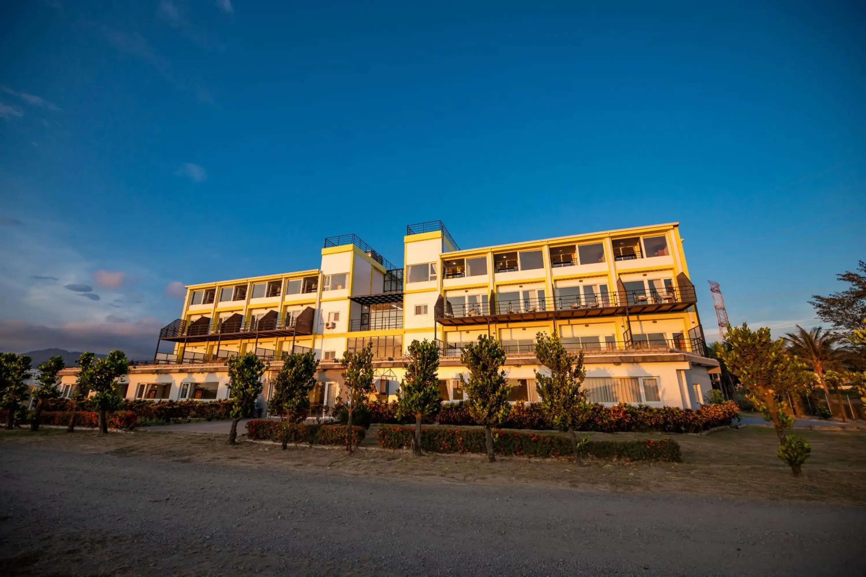 Property building in Lovestar Lakeside Hotel - Starlight Building Property building in Lovestar Lakeside Hotel - Starlight Building