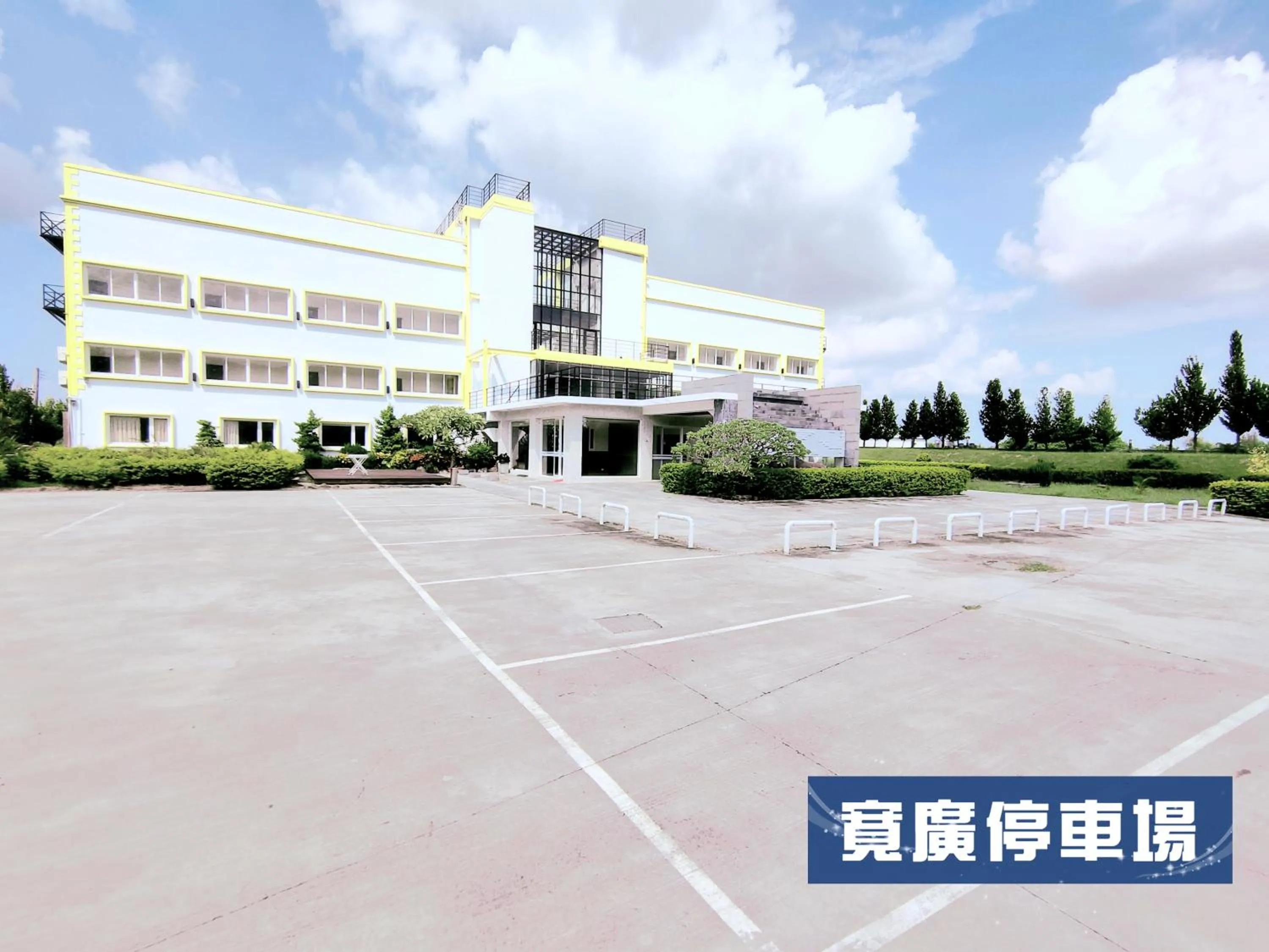 Property building in Lovestar Lakeside Hotel - Starlight Building