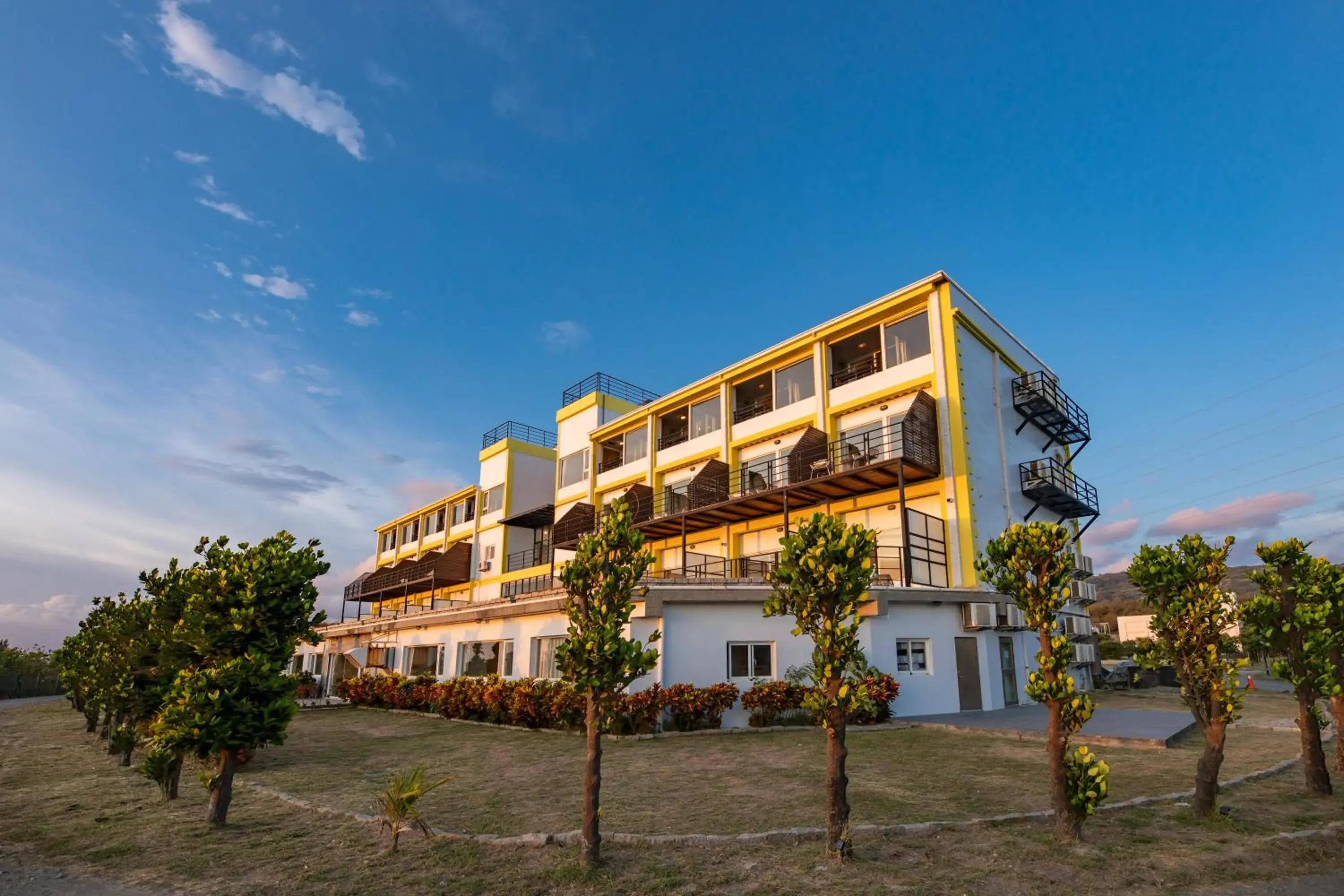 Property building in Lovestar Lakeside Hotel - Starlight Building Property building in Lovestar Lakeside Hotel - Starlight Building