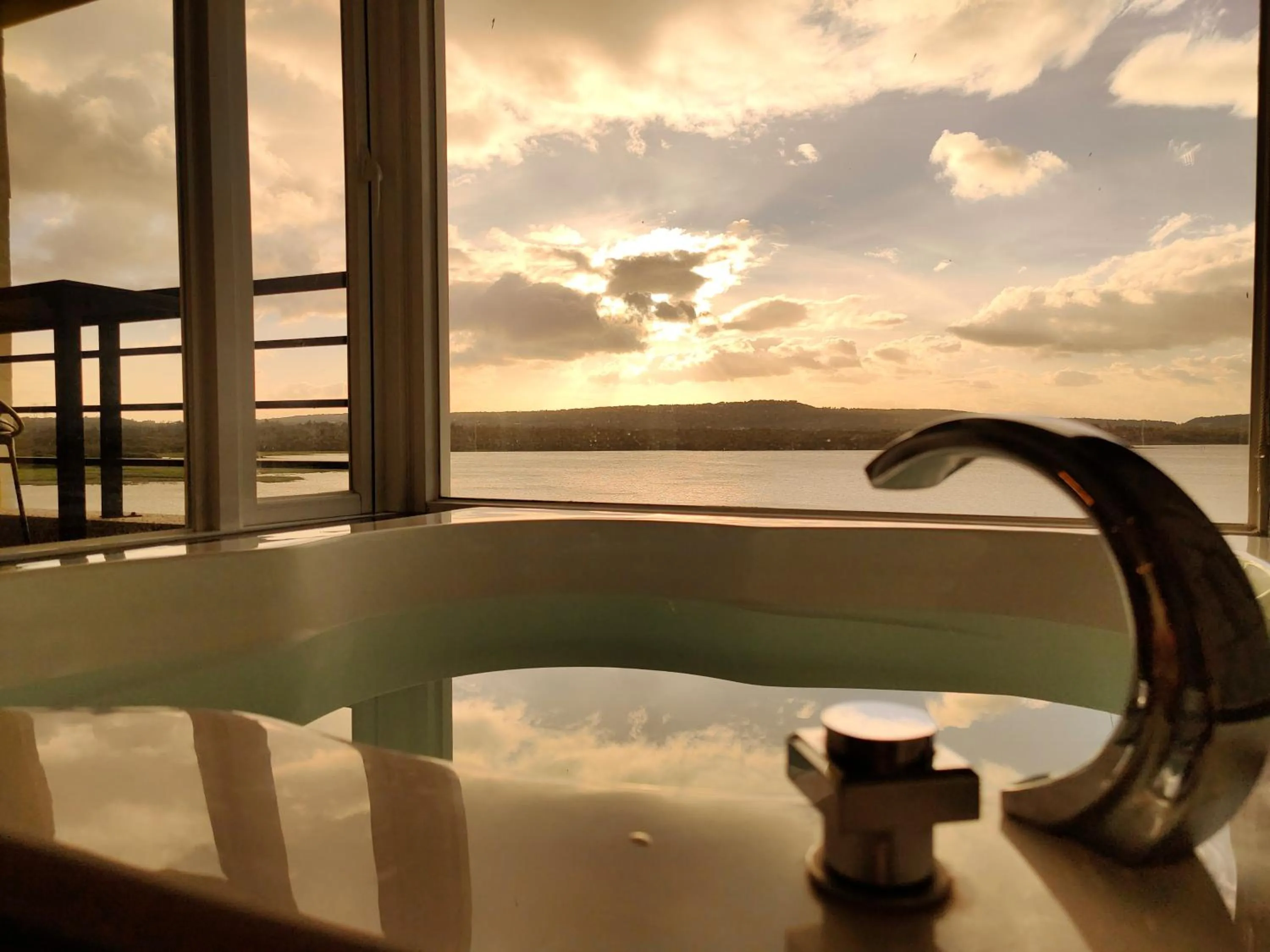 Natural landscape in Lovestar Lakeside Hotel - Starlight Building