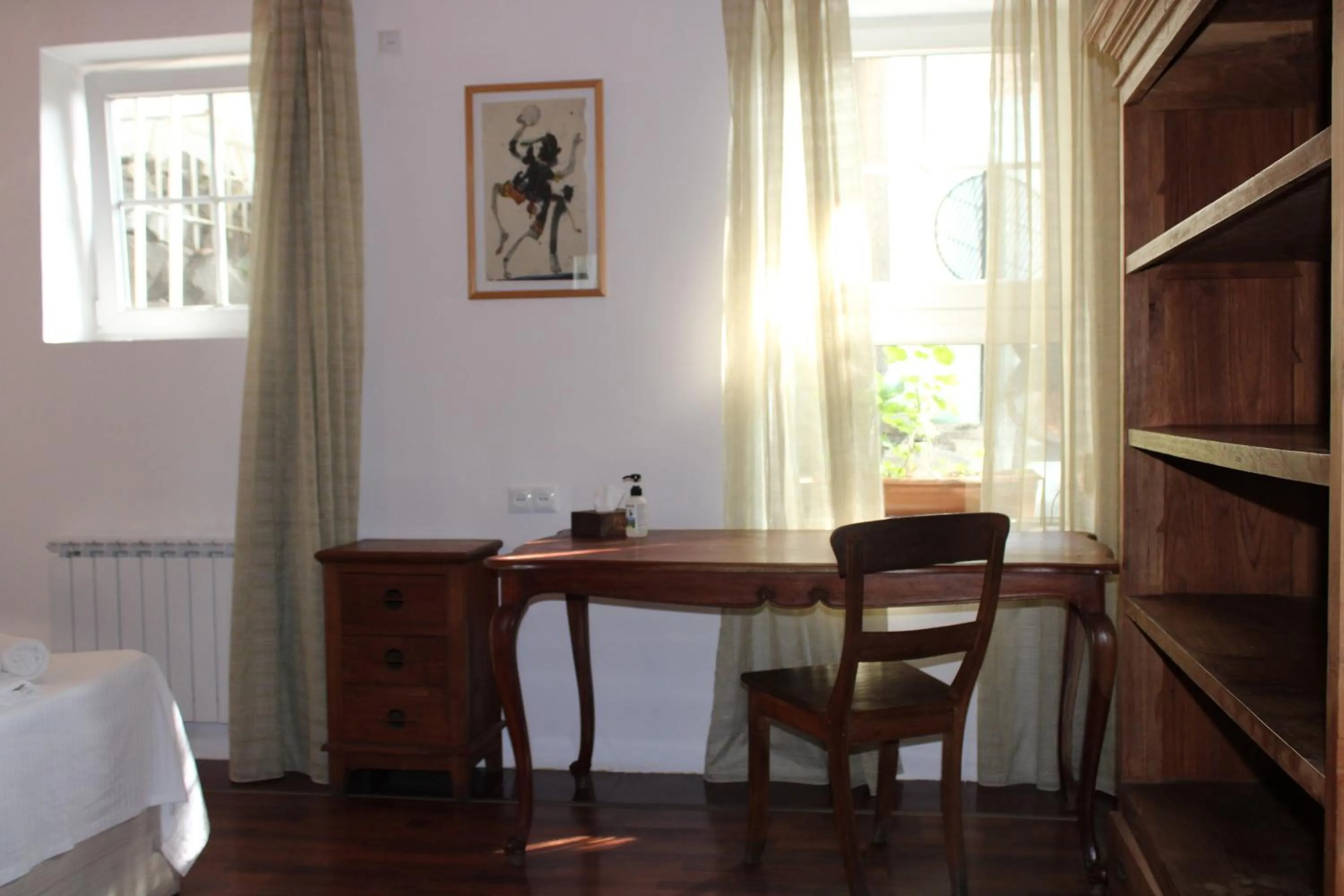 Photo of the whole room in JR's House