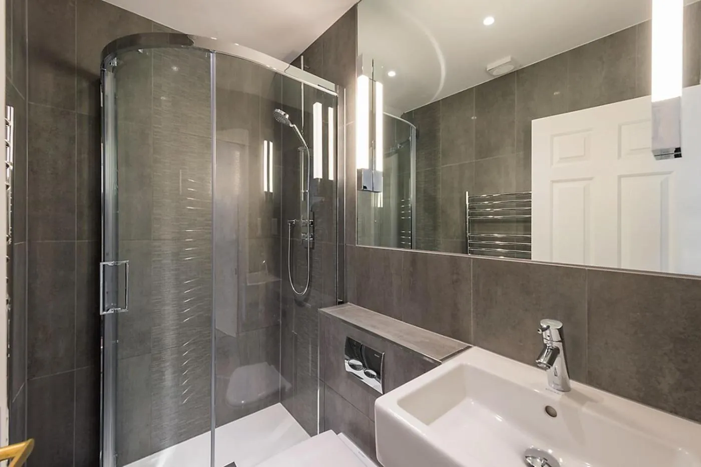 Shower in Marylebone - Crawford Street by Viridian Apartments