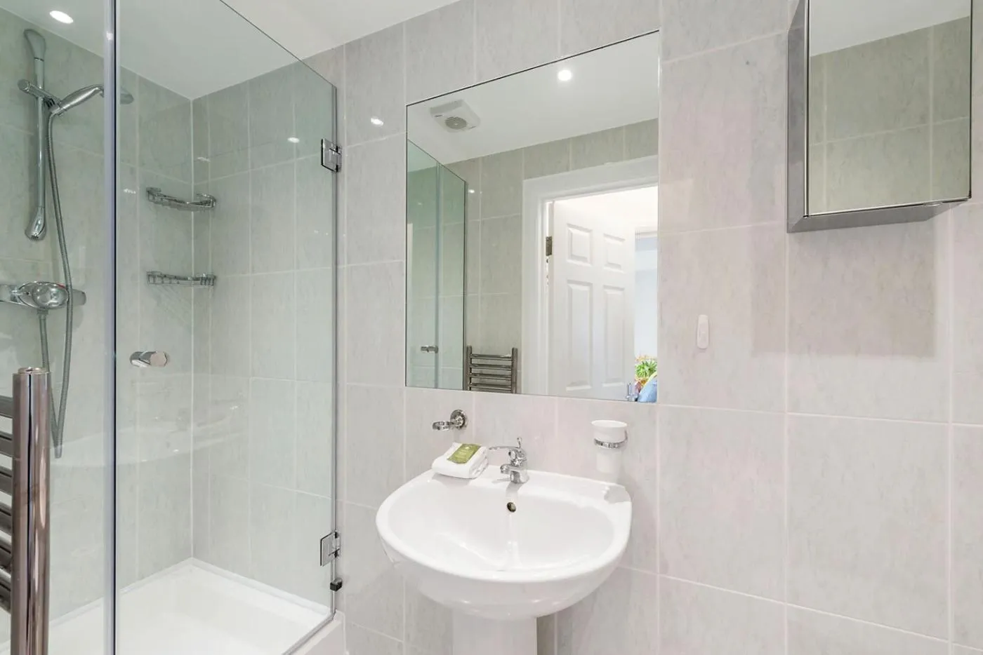 Shower in Marylebone - Crawford Street by Viridian Apartments