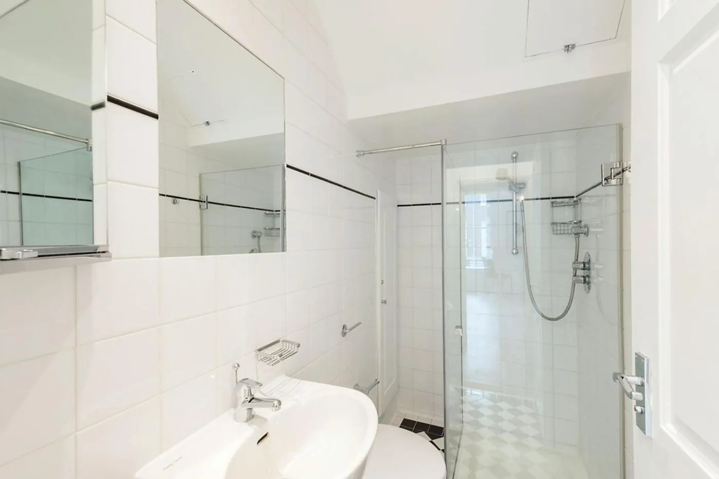Shower in Marylebone - Crawford Street by Viridian Apartments