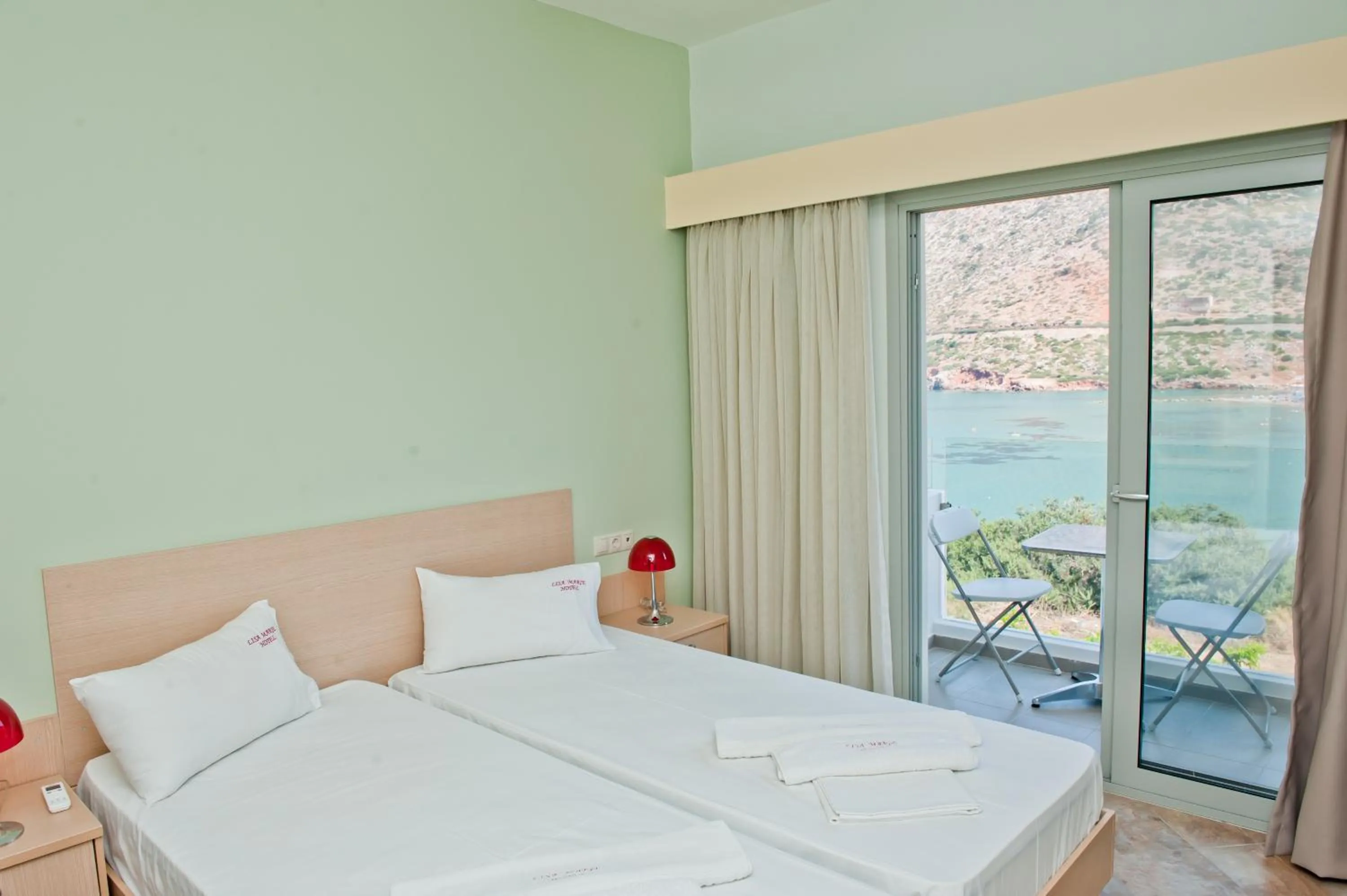 Bedroom, Bed in Resol Hotel