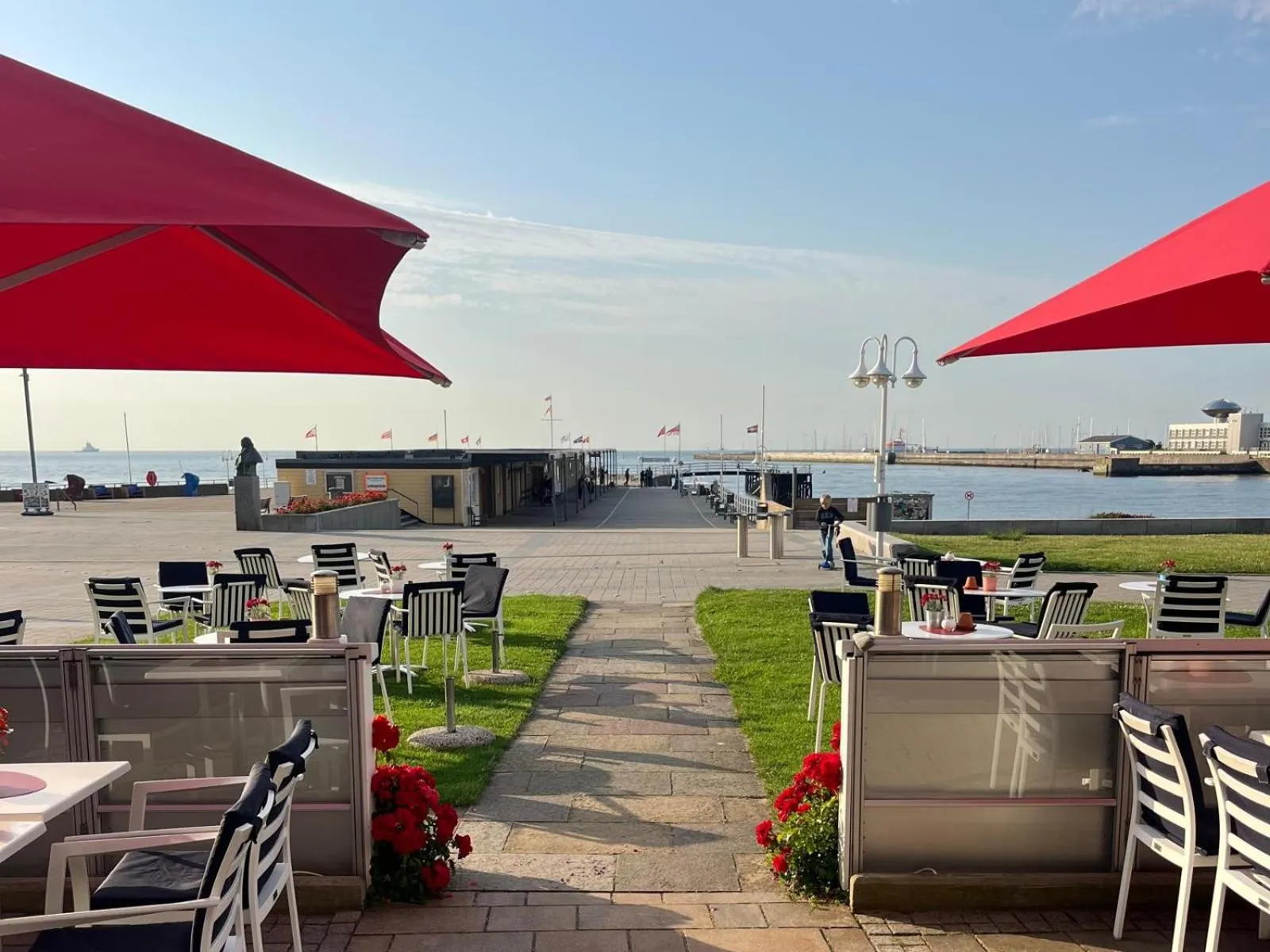 Restaurant/places to eat in Hanseat