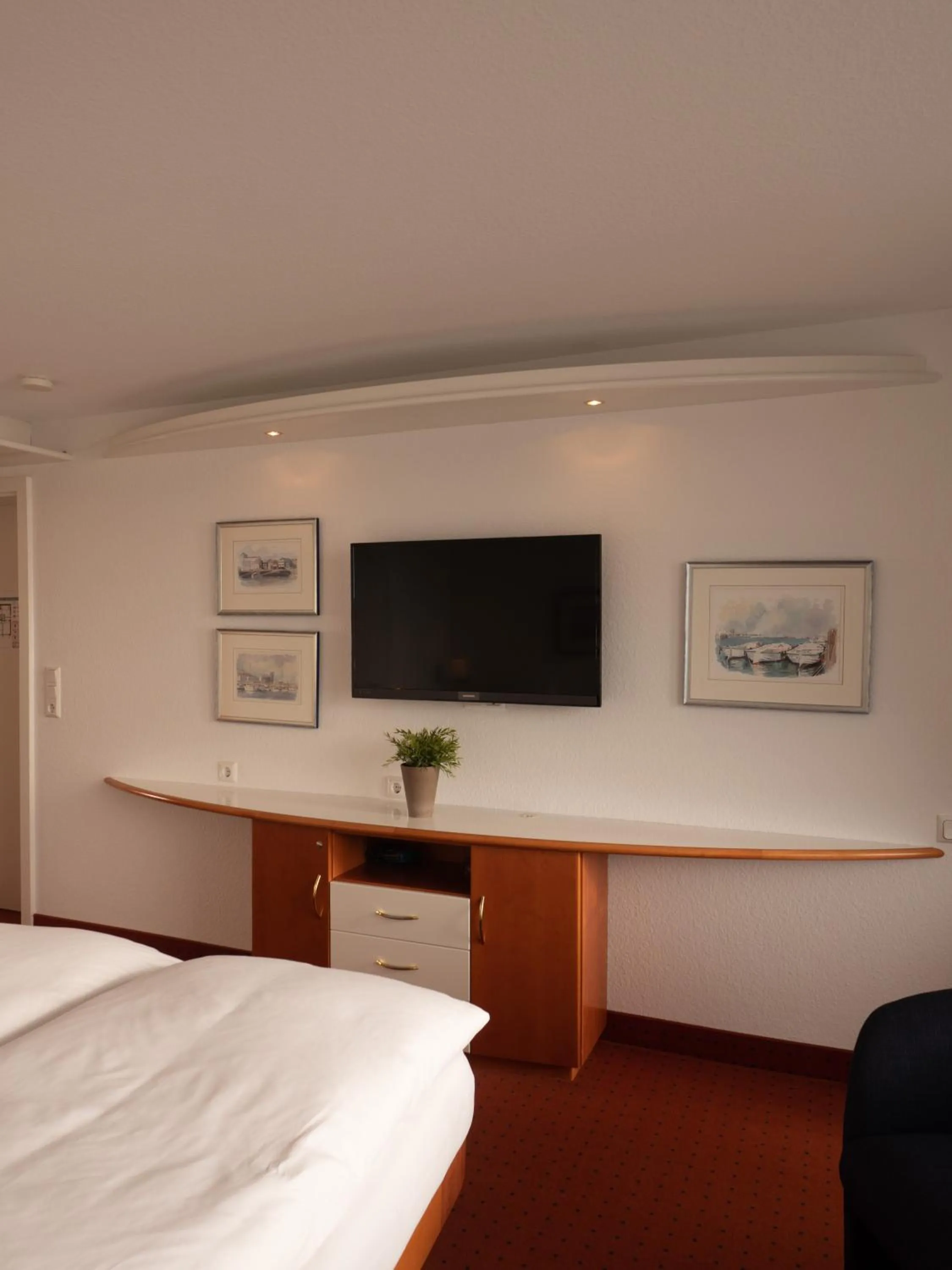 TV and multimedia, Bed in Hanseat