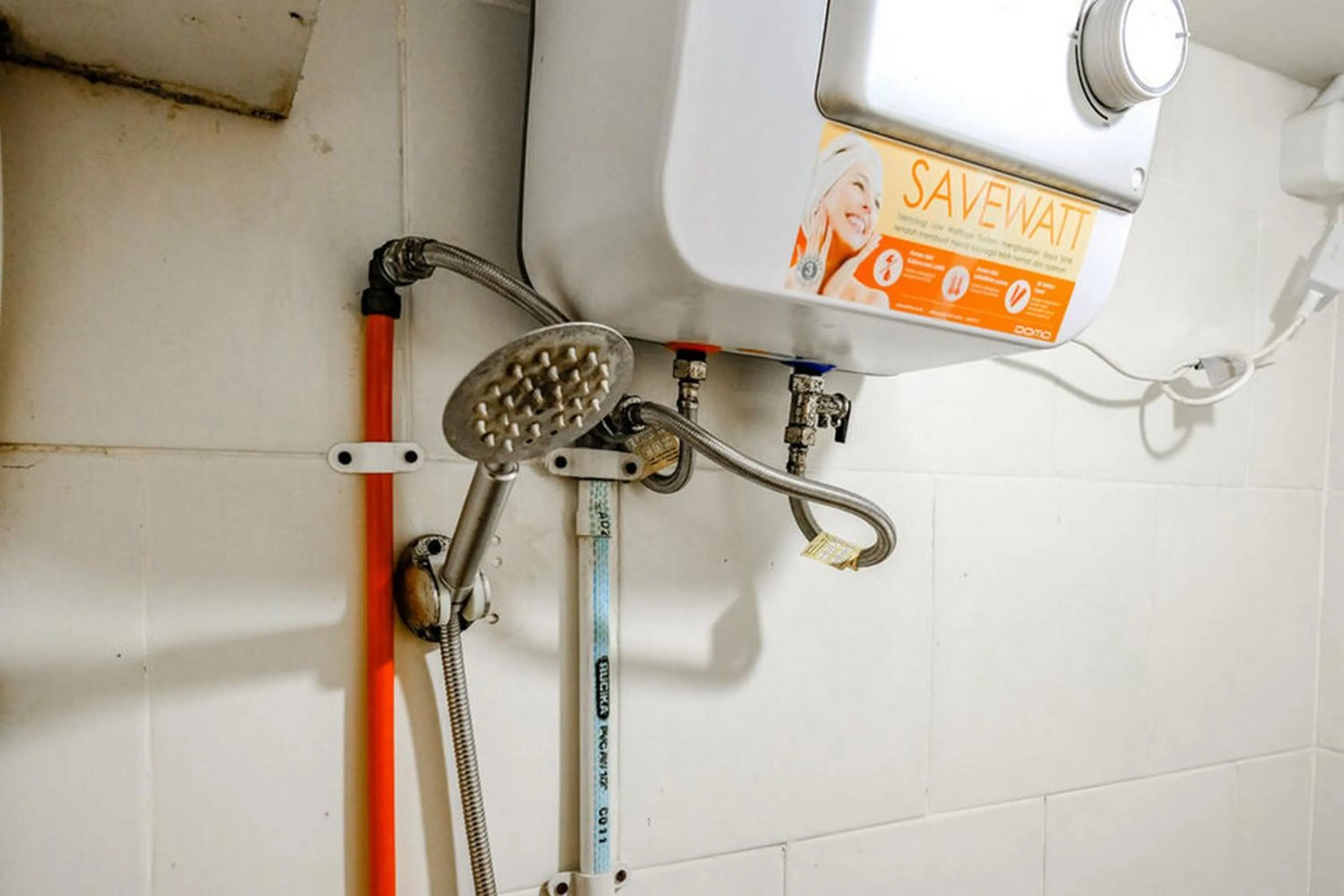 Bathroom in Marson Interkota Residence Mitra RedDoorz