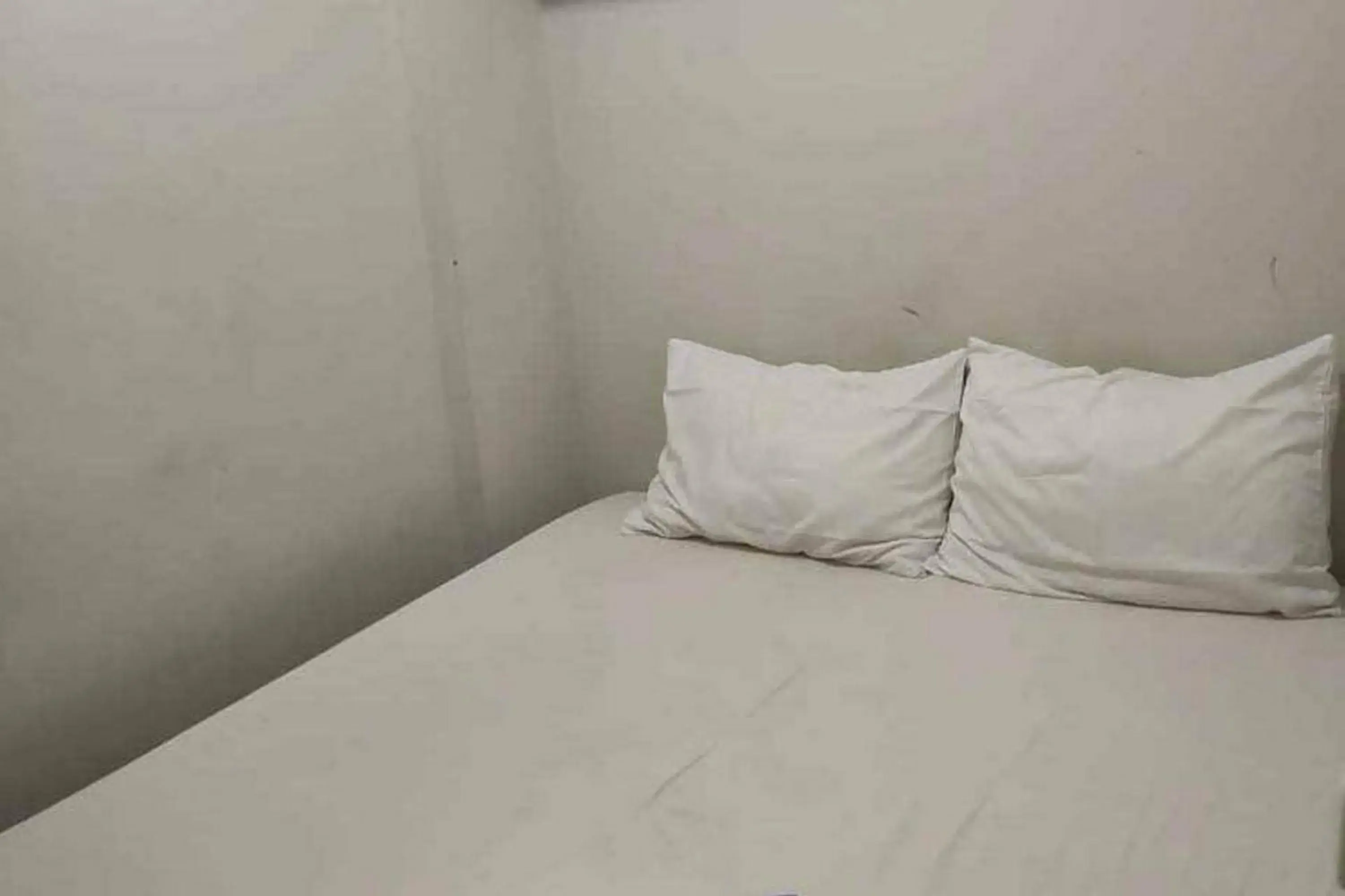 Bed in Marson Interkota Residence Mitra RedDoorz Bed in Marson Interkota Residence Mitra RedDoorz