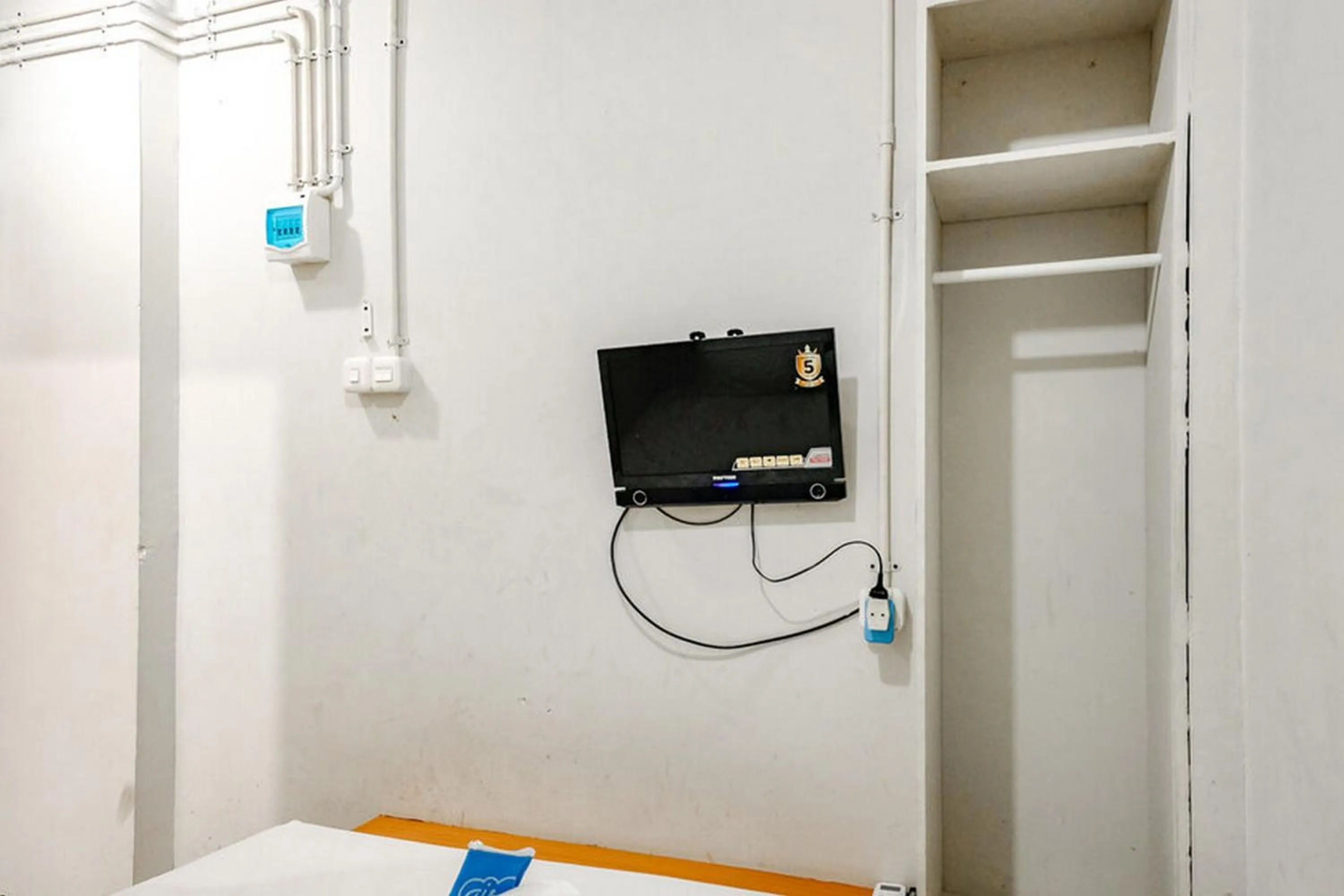 TV and multimedia in Marson Interkota Residence Mitra RedDoorz