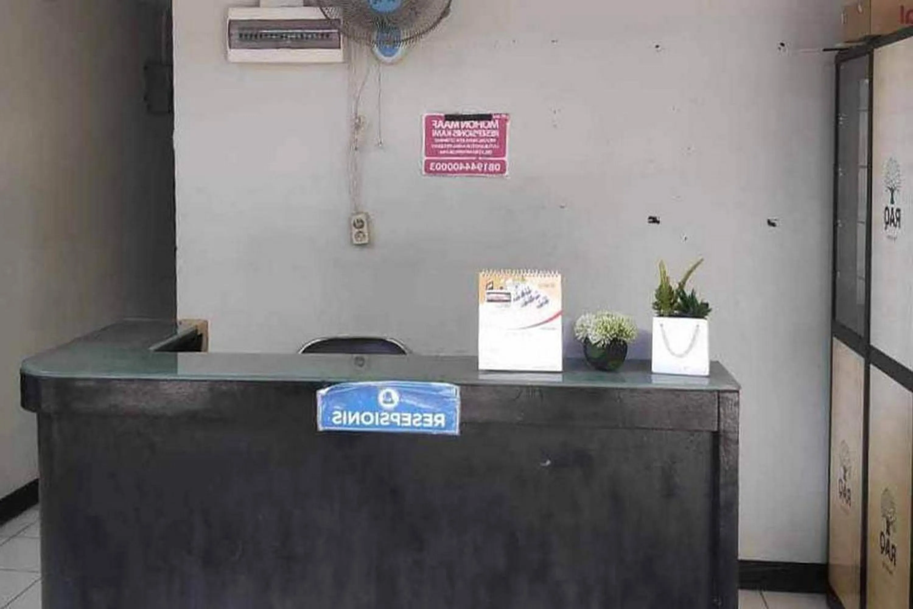 Staff in Marson Interkota Residence Mitra RedDoorz