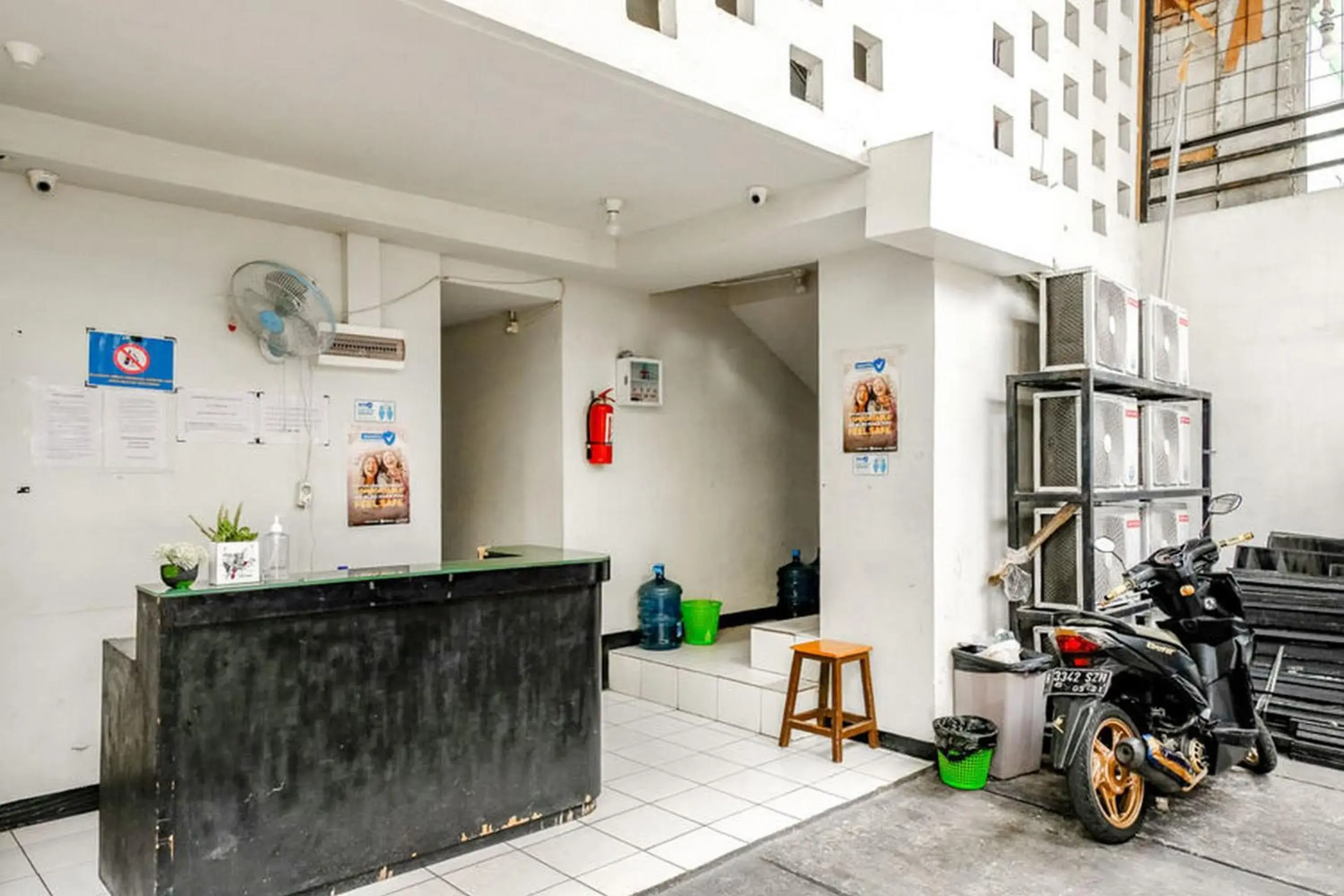 Lobby or reception in Marson Interkota Residence Mitra RedDoorz Lobby or reception in Marson Interkota Residence Mitra RedDoorz