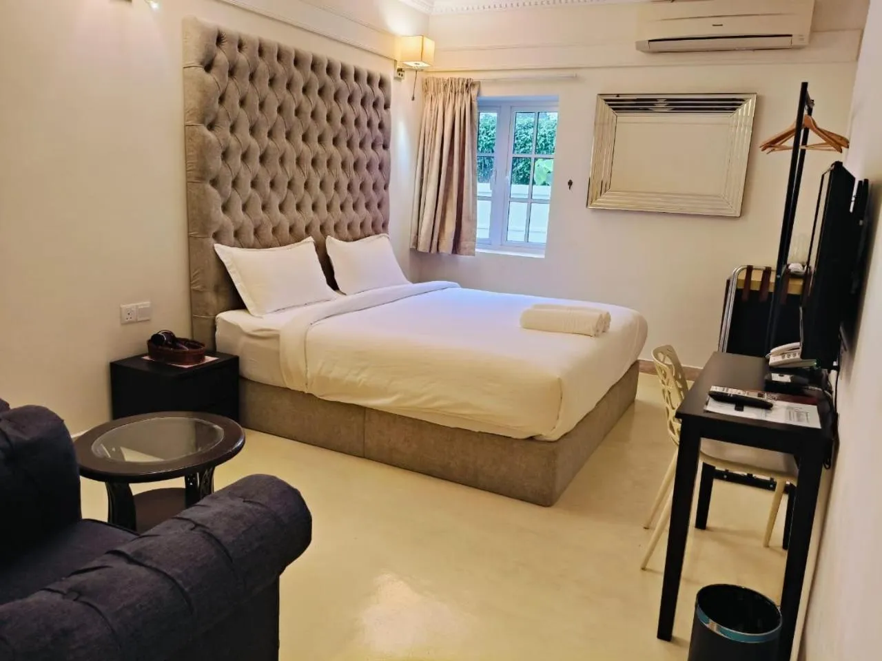 Bedroom, Bed in Seriental Hotel I check in 3pm-11pm only