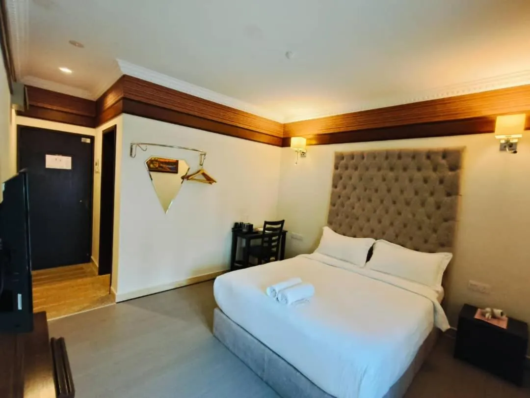 Bedroom, Bed in Seriental Hotel I check in 3pm-11pm only