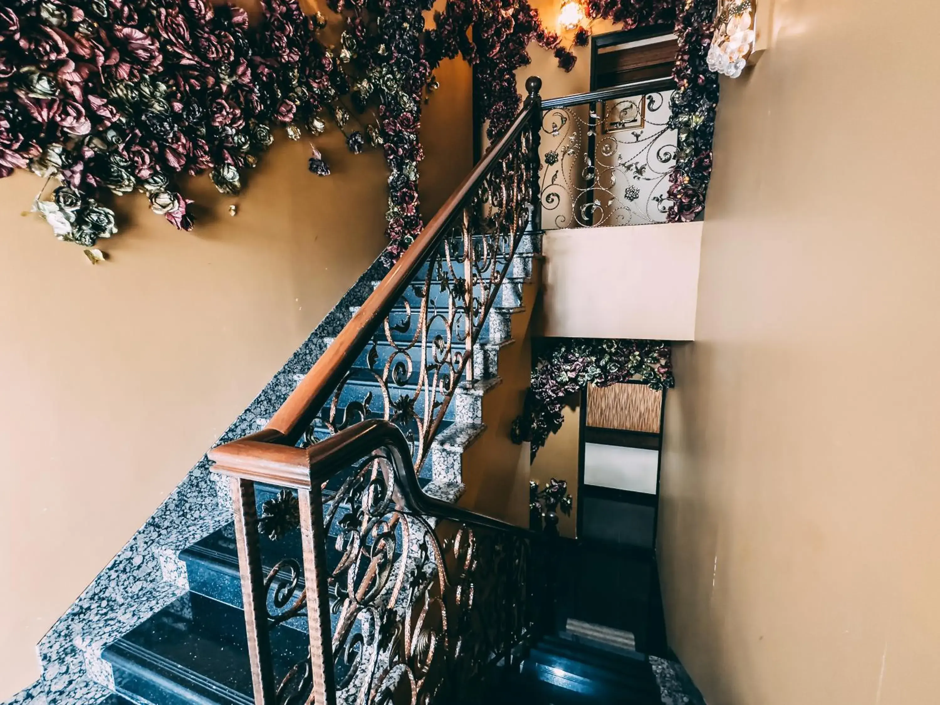 Property building in Seriental Hotel I check in 3pm-11pm only Property building in Seriental Hotel I check in 3pm-11pm only