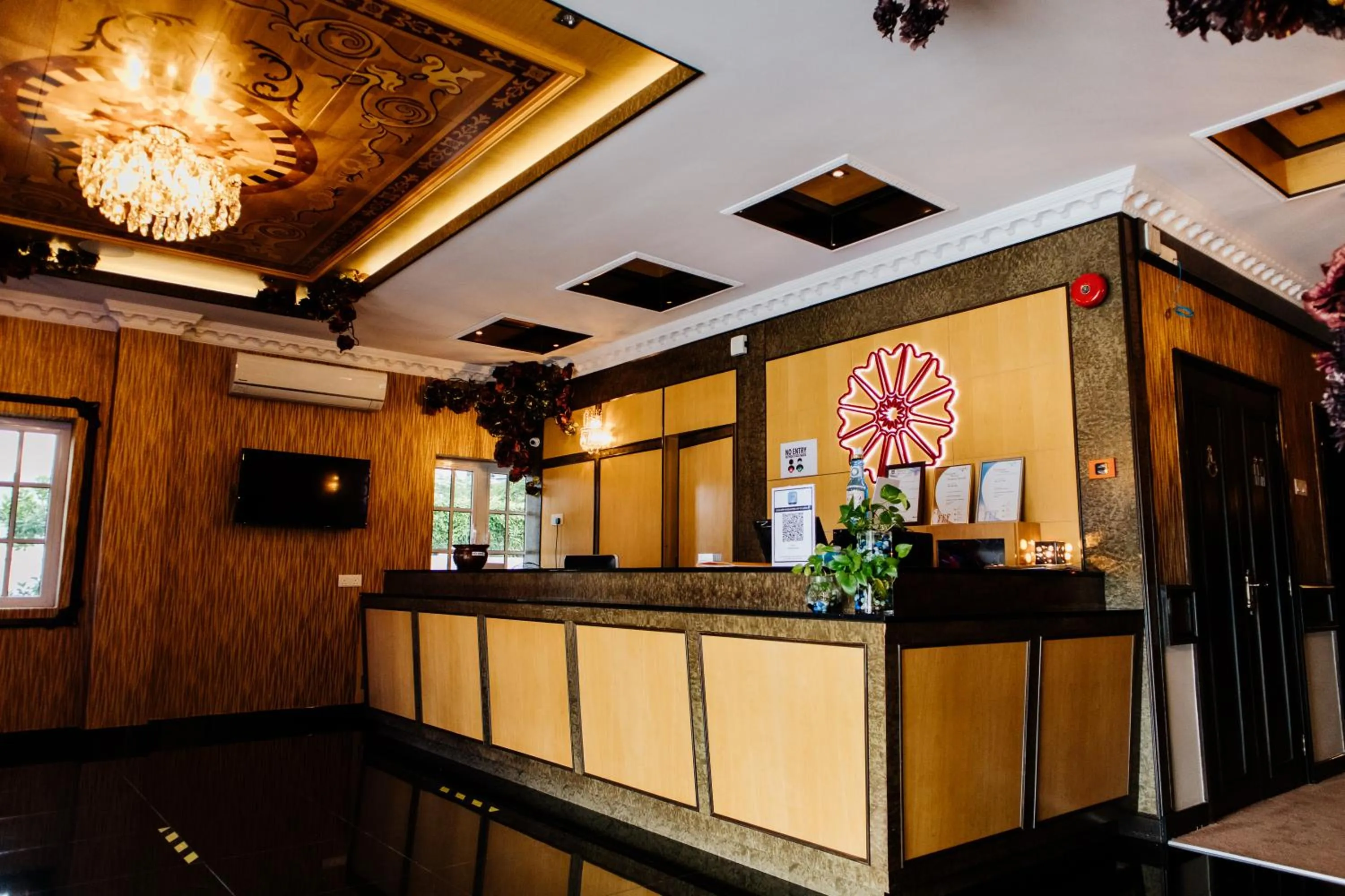 Lobby or reception in Seriental Hotel I check in 3pm-11pm only