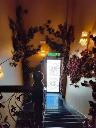 Property building in Seriental Hotel I check in 3pm-11pm only Property building in Seriental Hotel I check in 3pm-11pm only