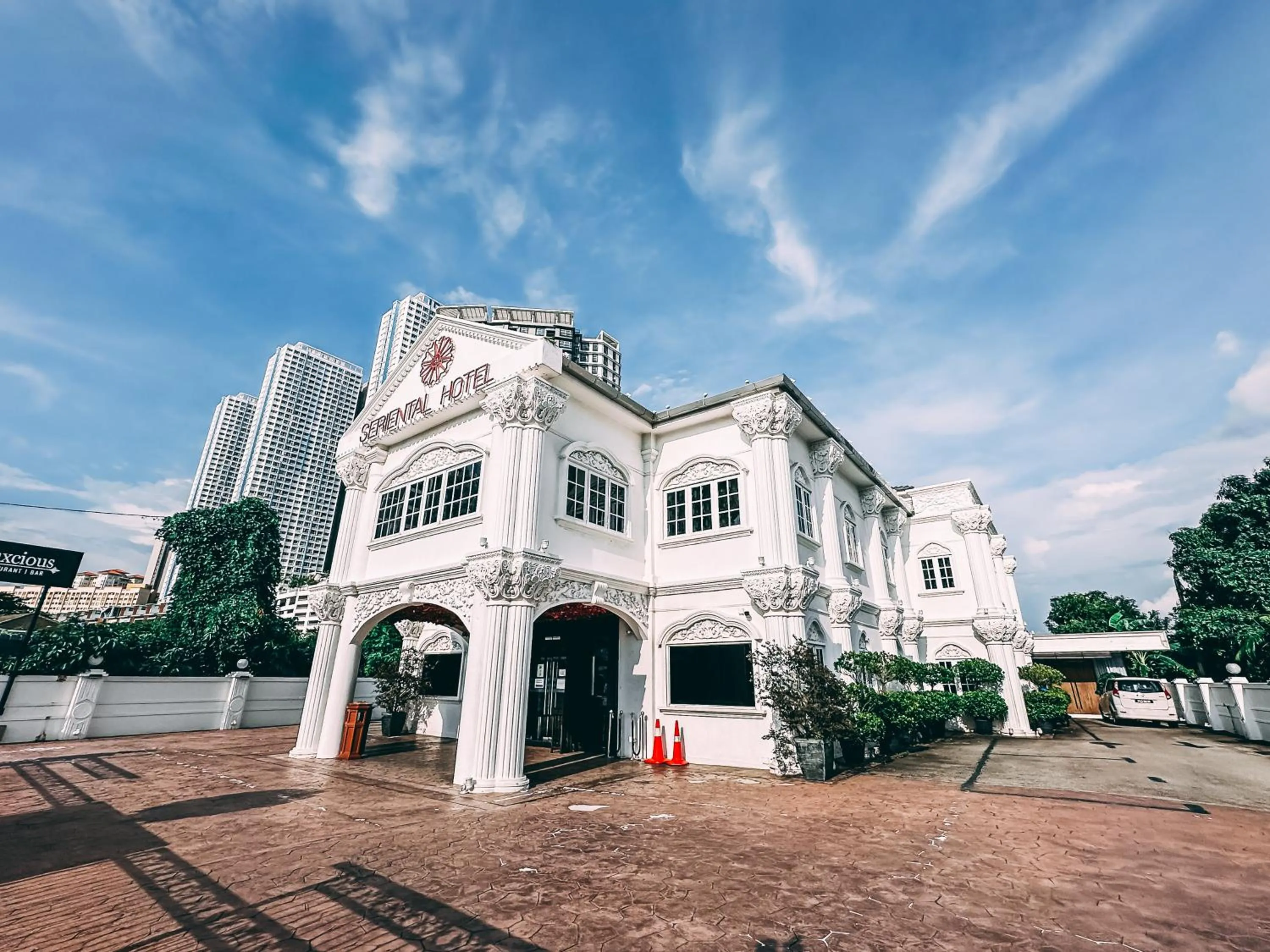 Property building in Seriental Hotel I check in 3pm-11pm only