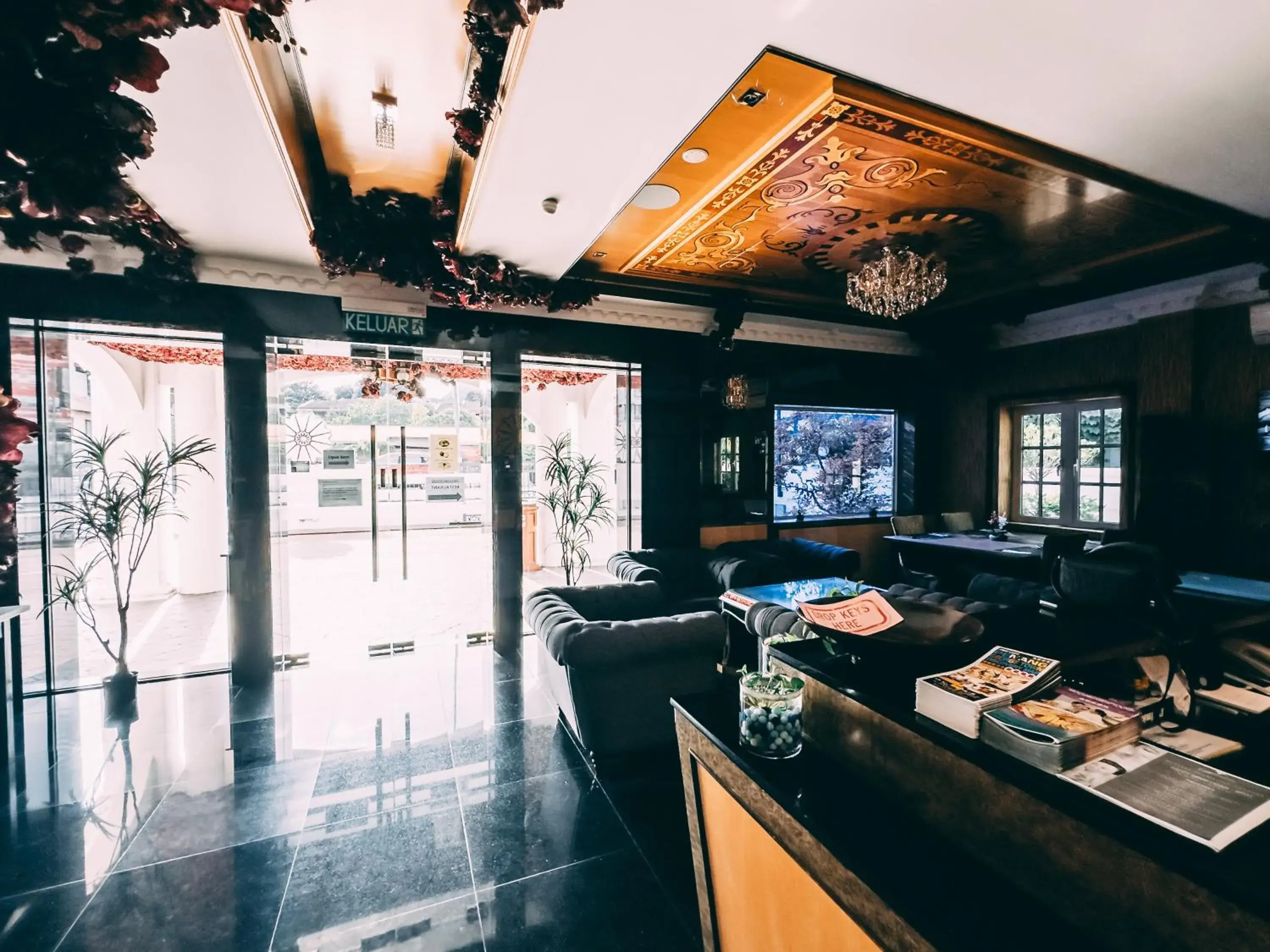 Lobby or reception in Seriental Hotel I check in 3pm-11pm only Lobby or reception in Seriental Hotel I check in 3pm-11pm only