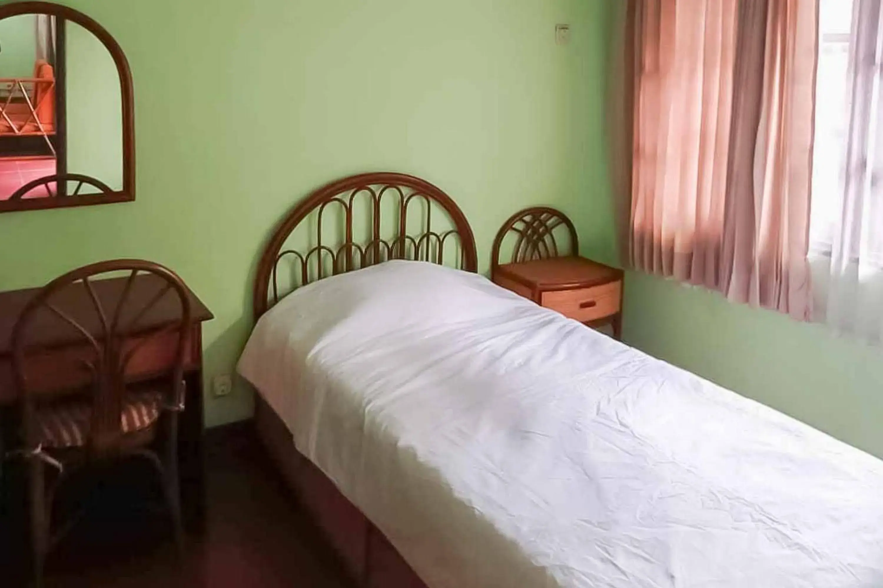 Bed in RedDoorz Plus near Tugu Mercusuar Anyer Bed in RedDoorz Plus near Tugu Mercusuar Anyer