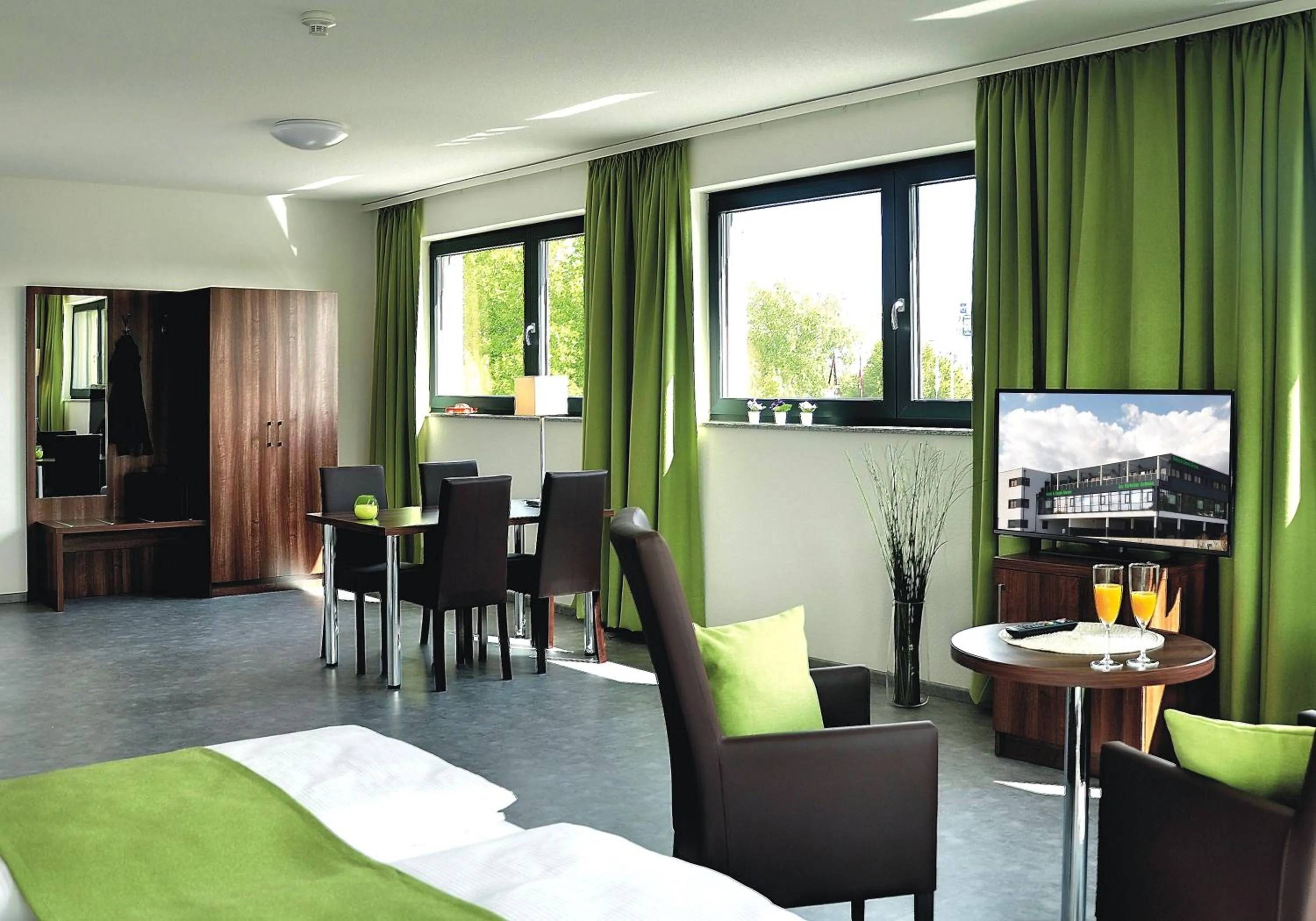 TV and multimedia, Bed in Motel am Fürfelder Schloss