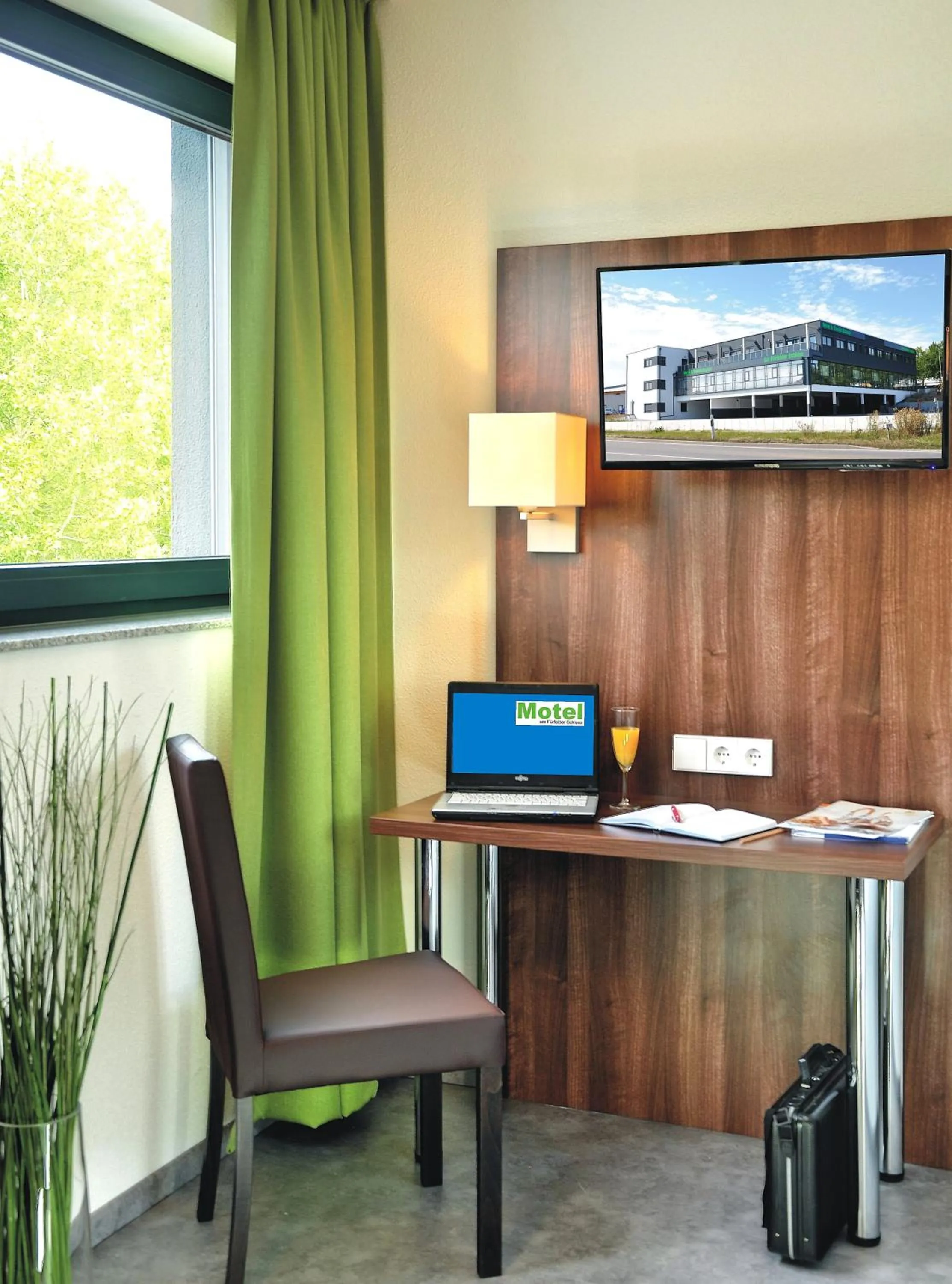 TV and multimedia in Motel am Fürfelder Schloss