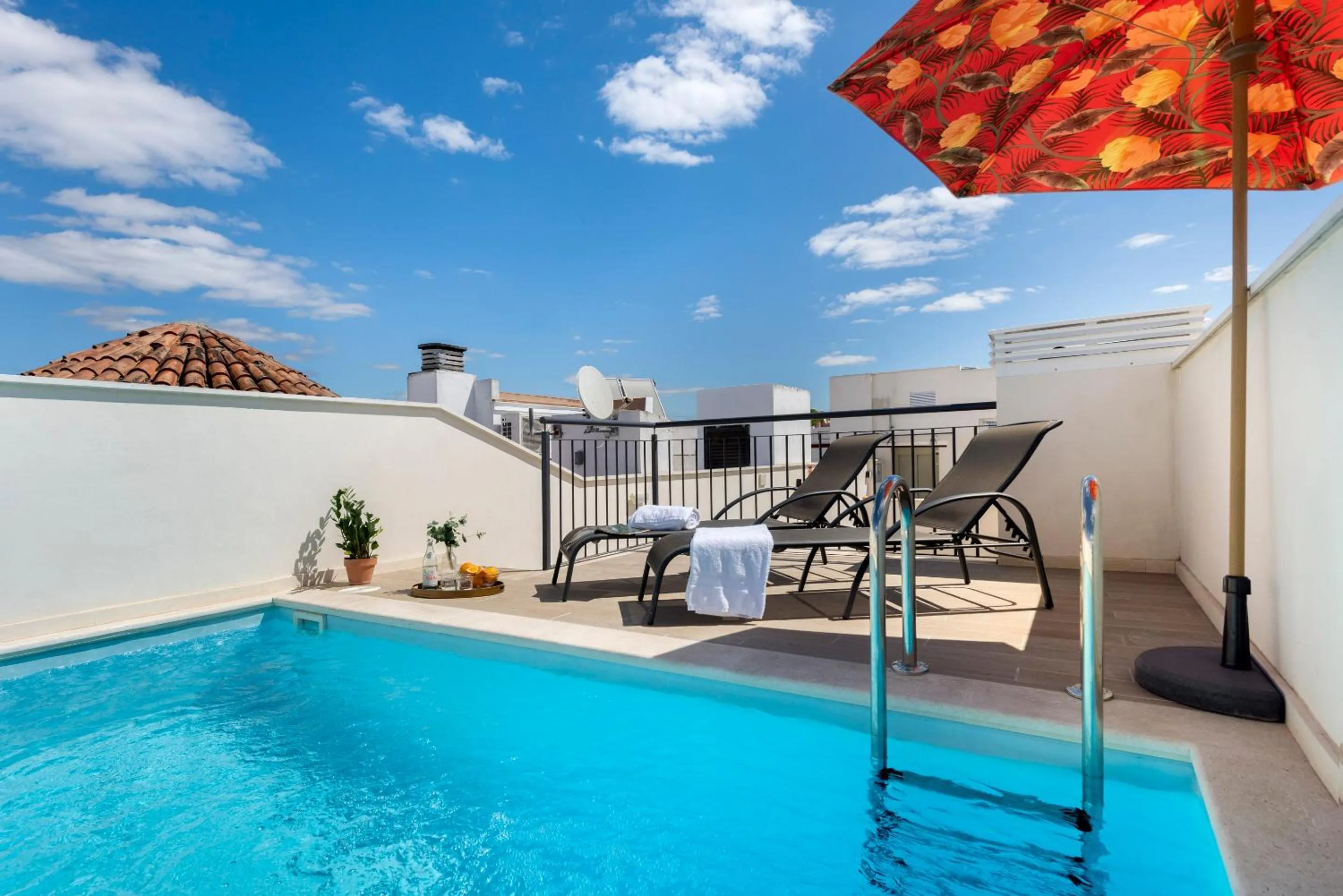 Solarium in Casa Triana 1888 Suites by Época