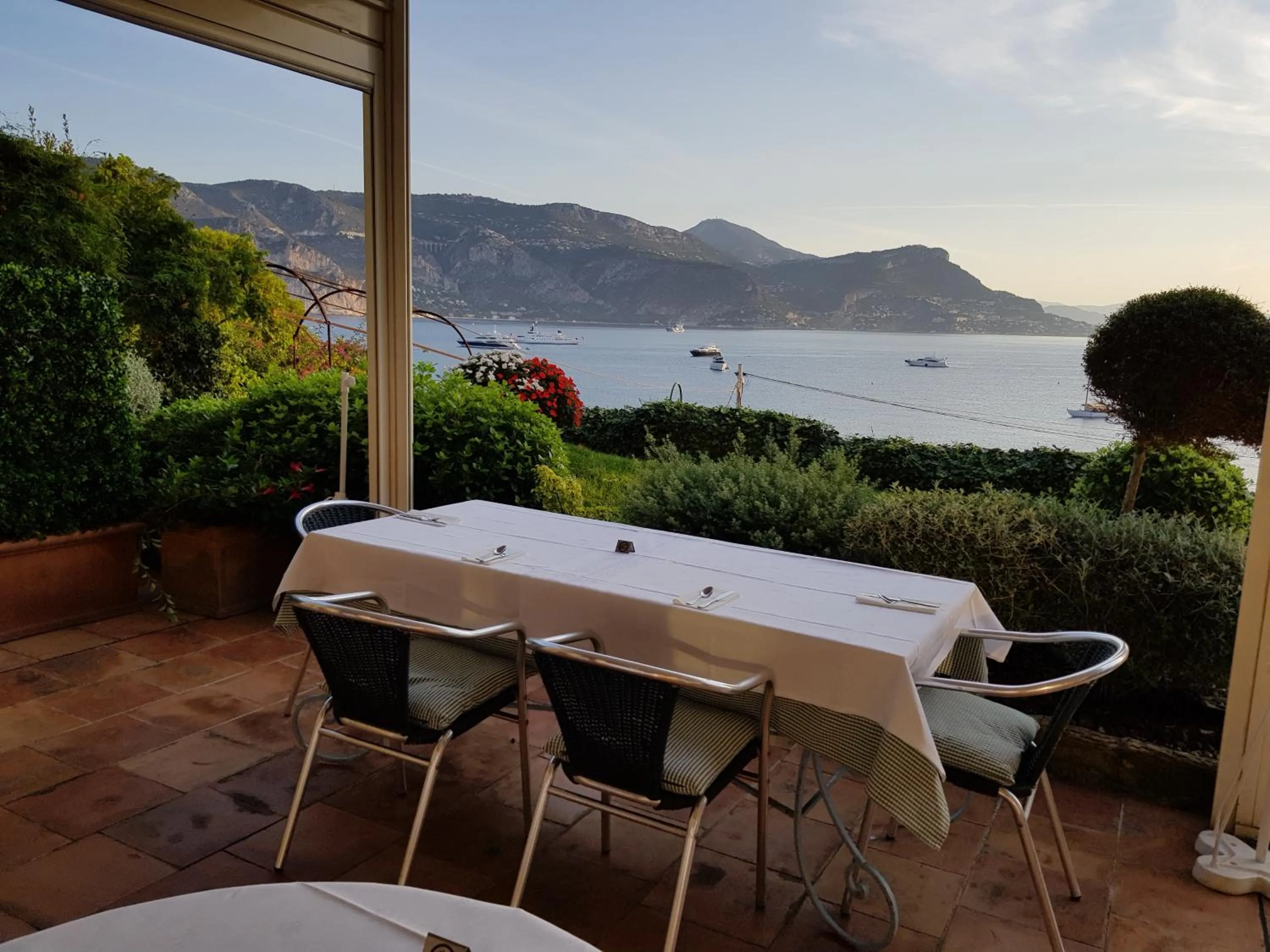 Buffet breakfast in Hôtel de Charme Brise Marine