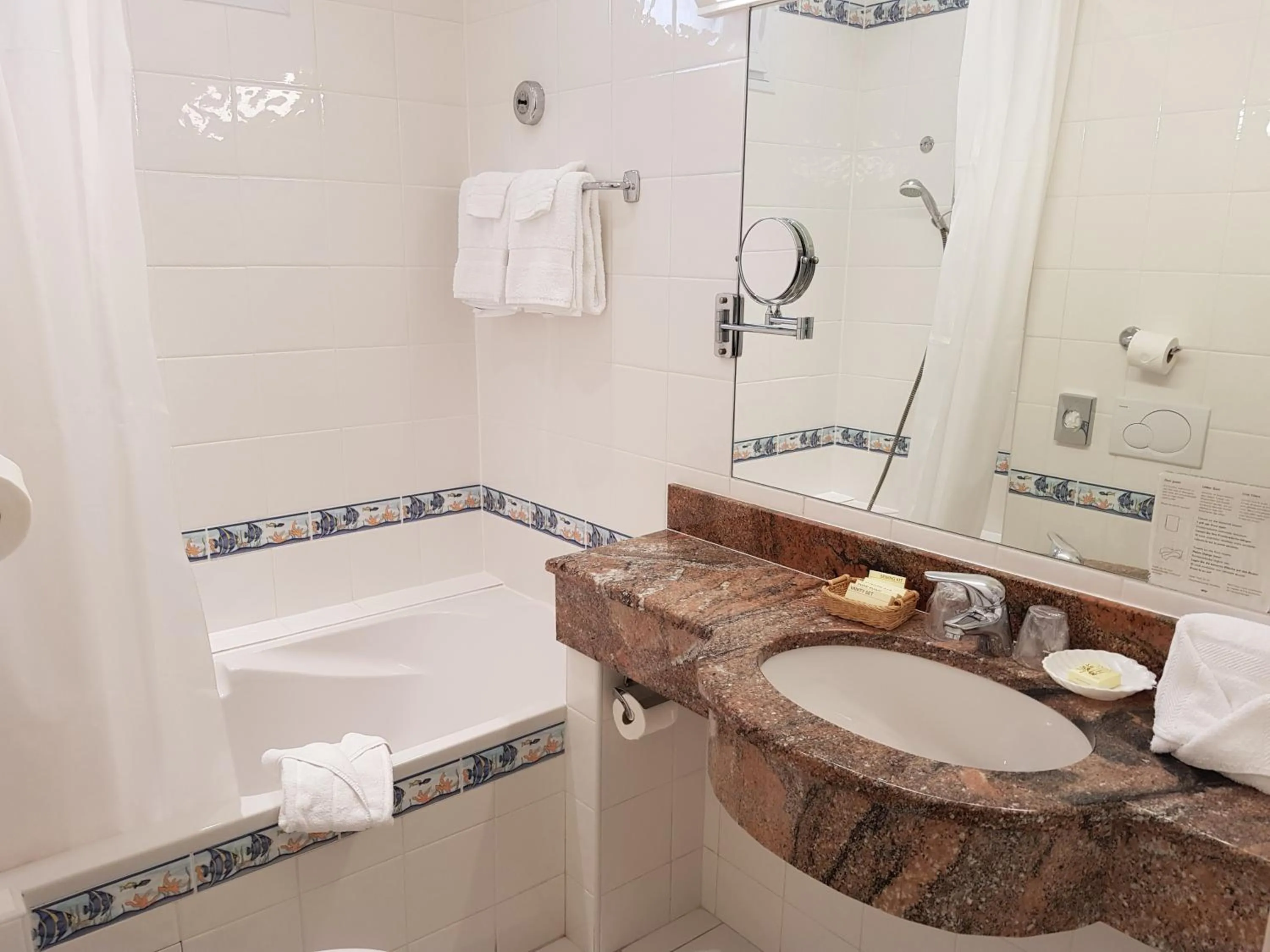 Bathroom in Hôtel de Charme Brise Marine