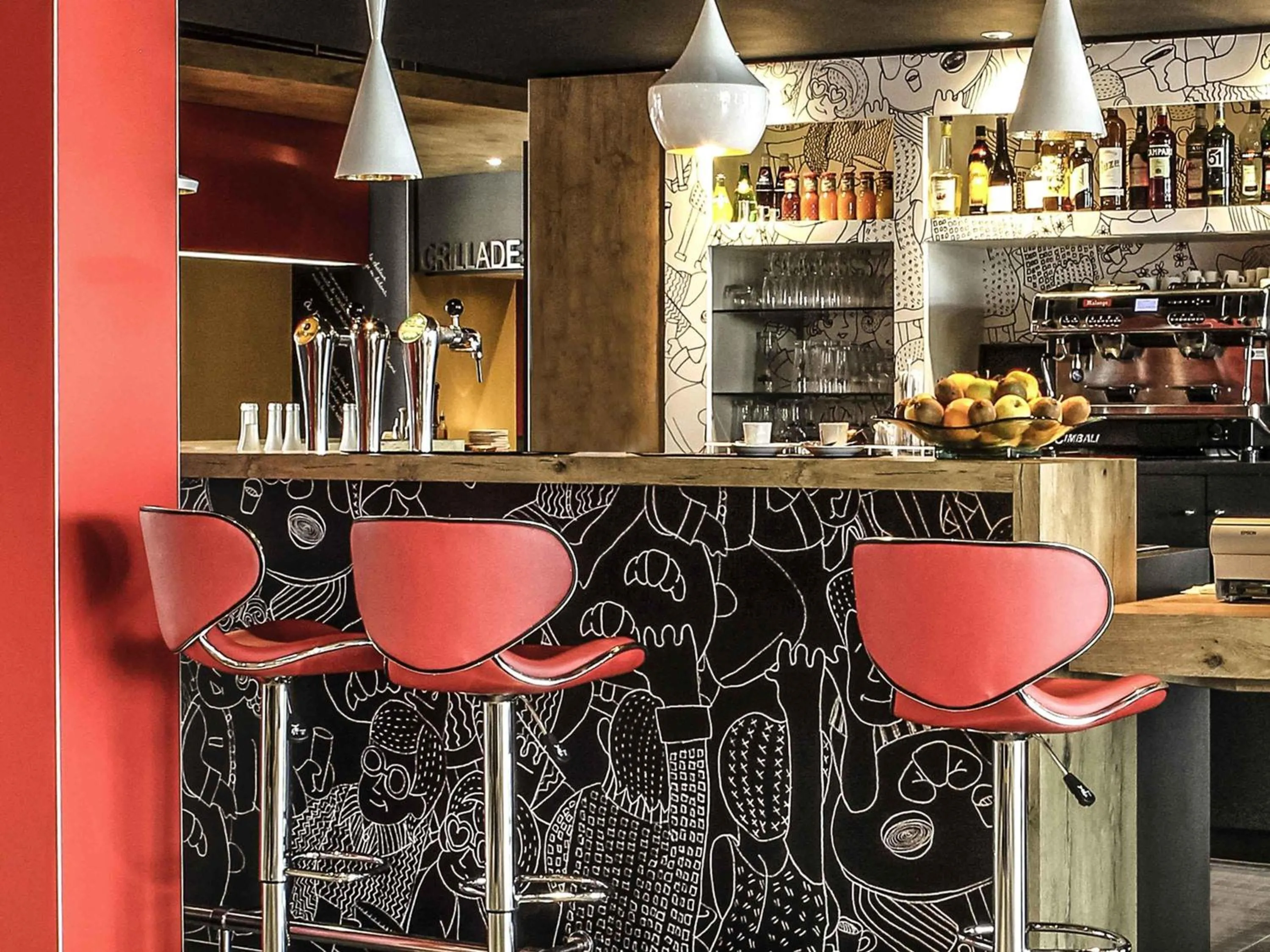 Lounge or bar in Ibis Saint-Genis-Pouilly Genève