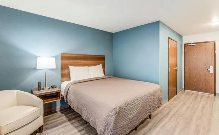 Bed in WoodSpring Suites Detroit Farmington Hills