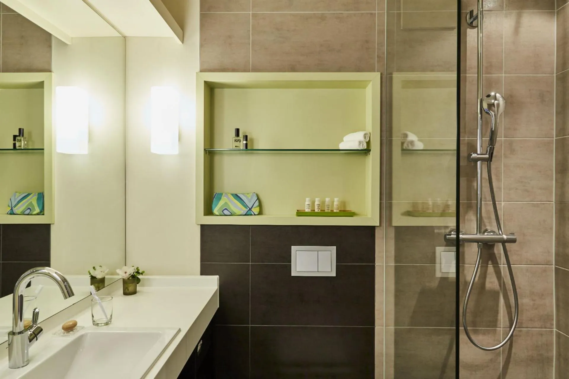 Breakfast in Hotel Indigo - Dusseldorf - Victoriaplatz by IHG