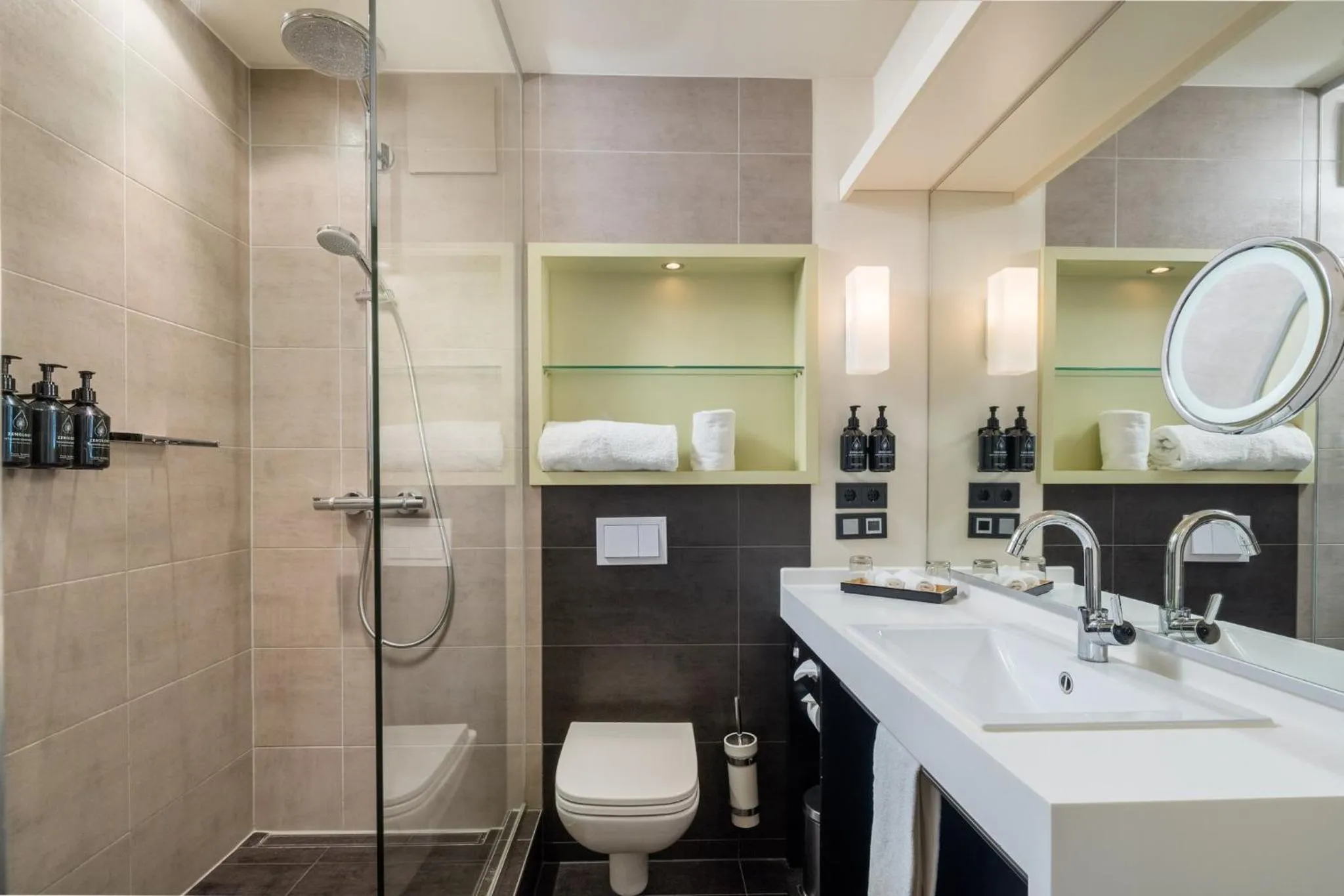 Shower in Hotel Indigo - Dusseldorf - Victoriaplatz by IHG