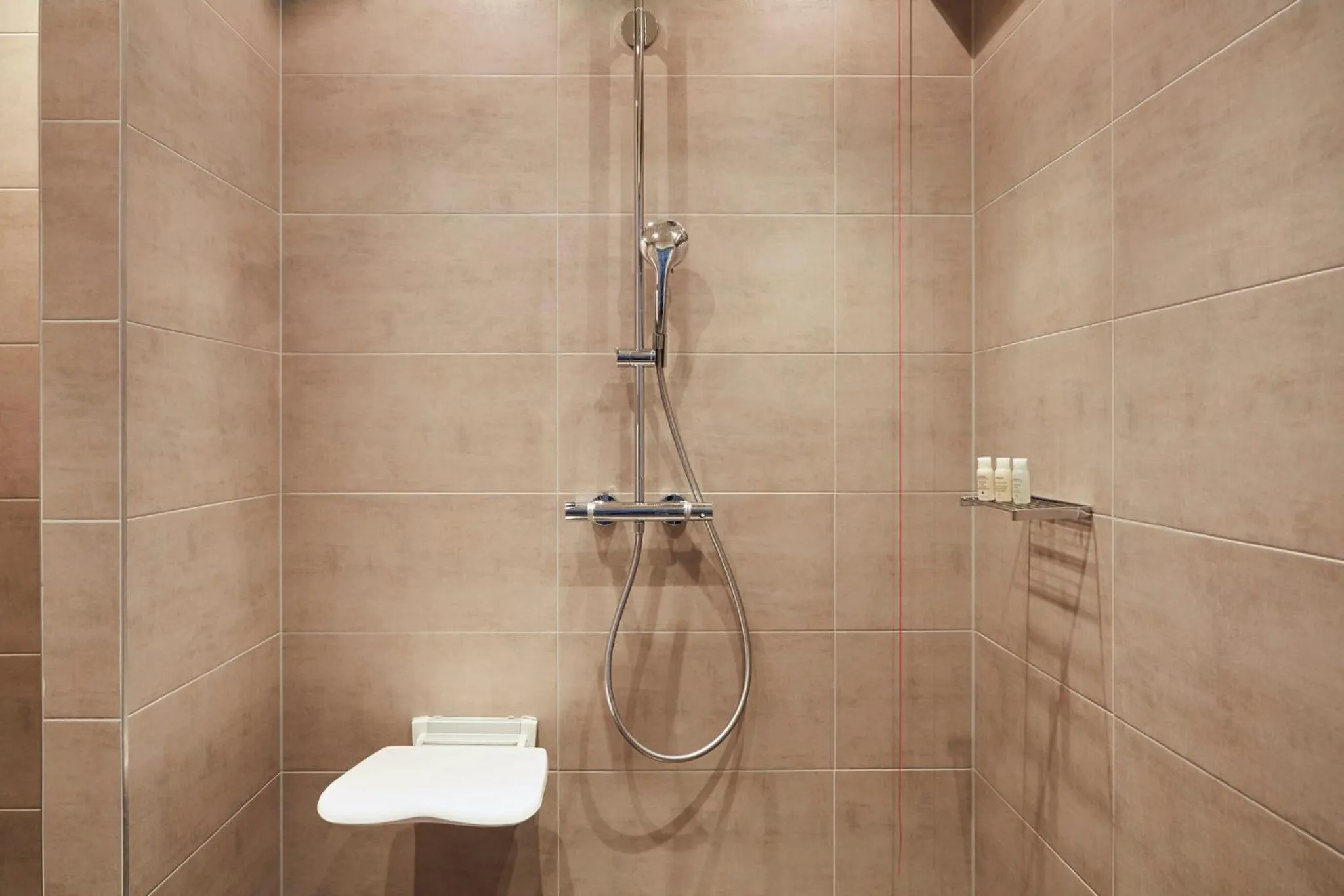 Photo of the whole room in Hotel Indigo - Dusseldorf - Victoriaplatz by IHG