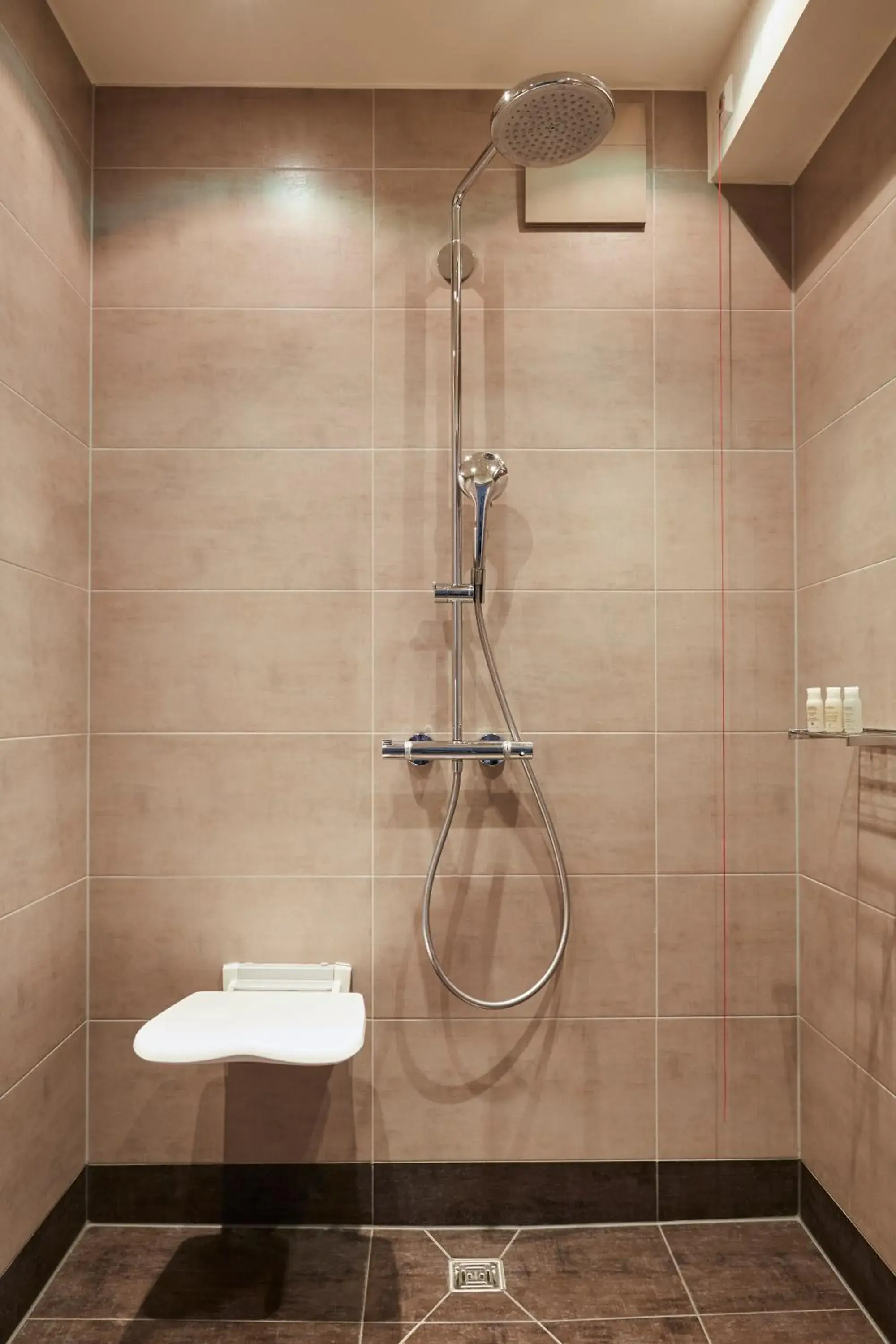 Standard King Room with City View - Disability Access in Hotel Indigo - Dusseldorf - Victoriaplatz by IHG Standard King Room with City View - Disability Access in Hotel Indigo - Dusseldorf - Victoriaplatz by IHG