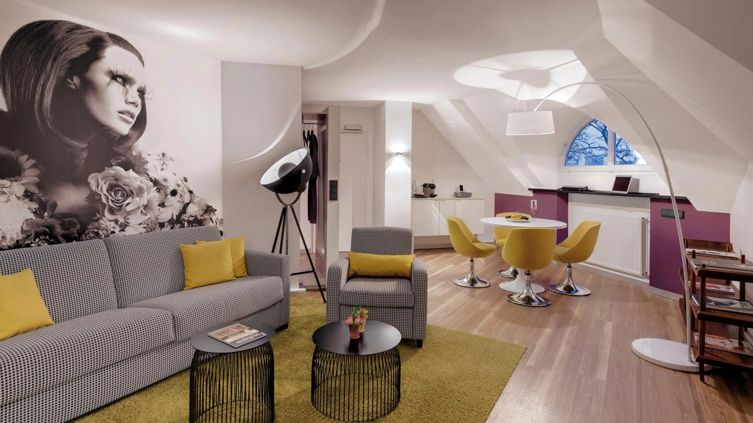 Photo of the whole room in Hotel Indigo - Dusseldorf - Victoriaplatz by IHG