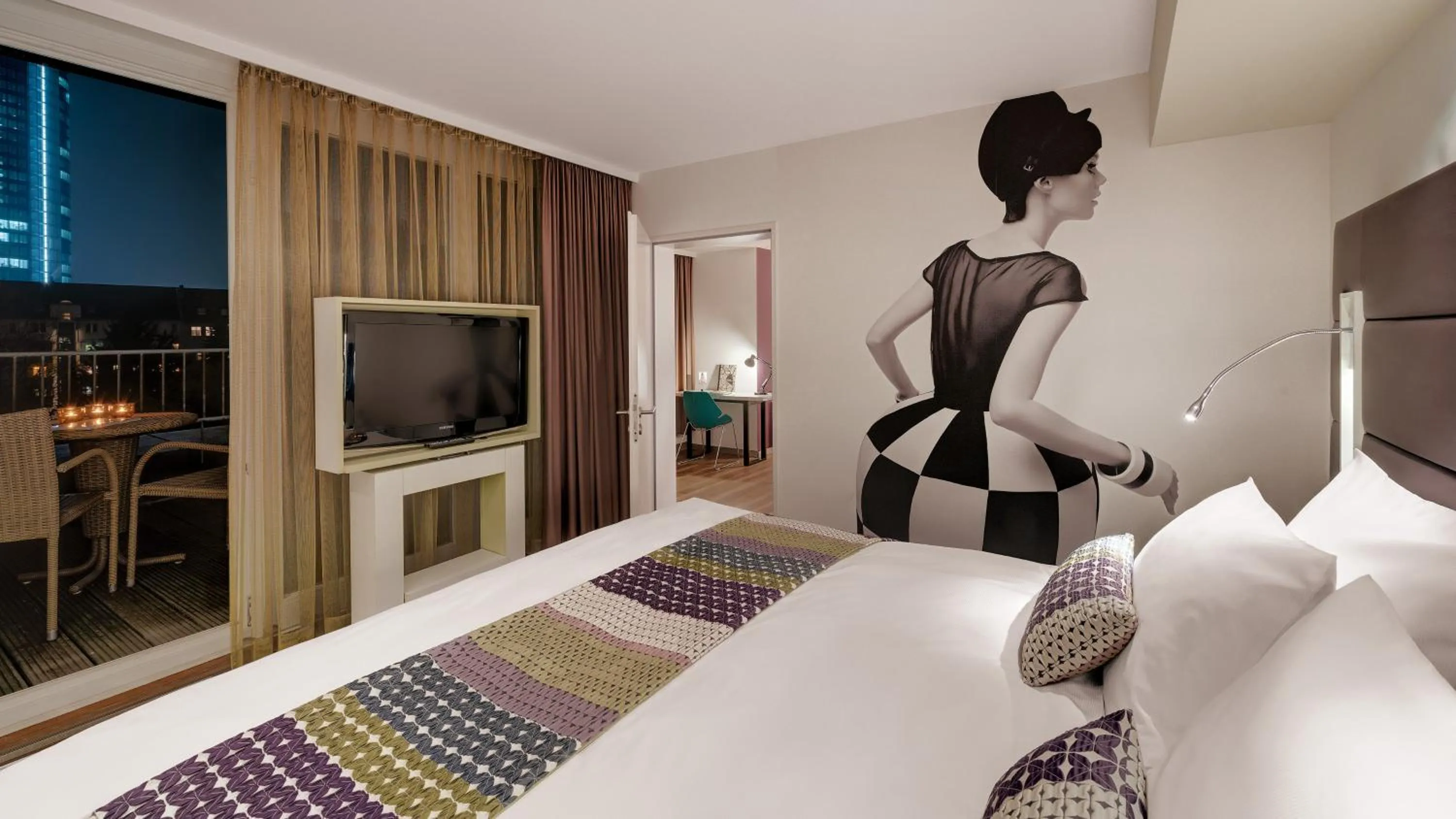 Photo of the whole room, Bed in Hotel Indigo - Dusseldorf - Victoriaplatz by IHG