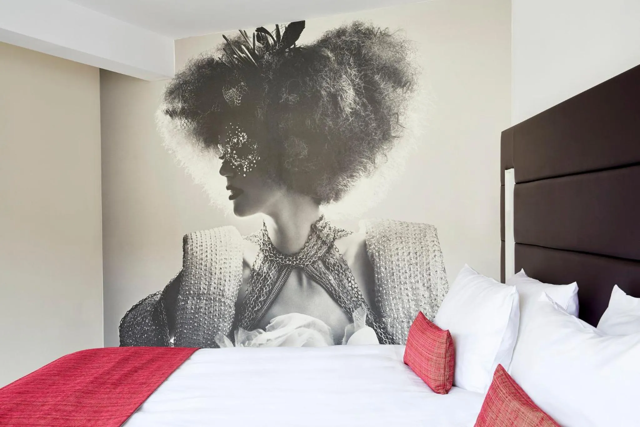 Photo of the whole room, Bed in Hotel Indigo - Dusseldorf - Victoriaplatz by IHG