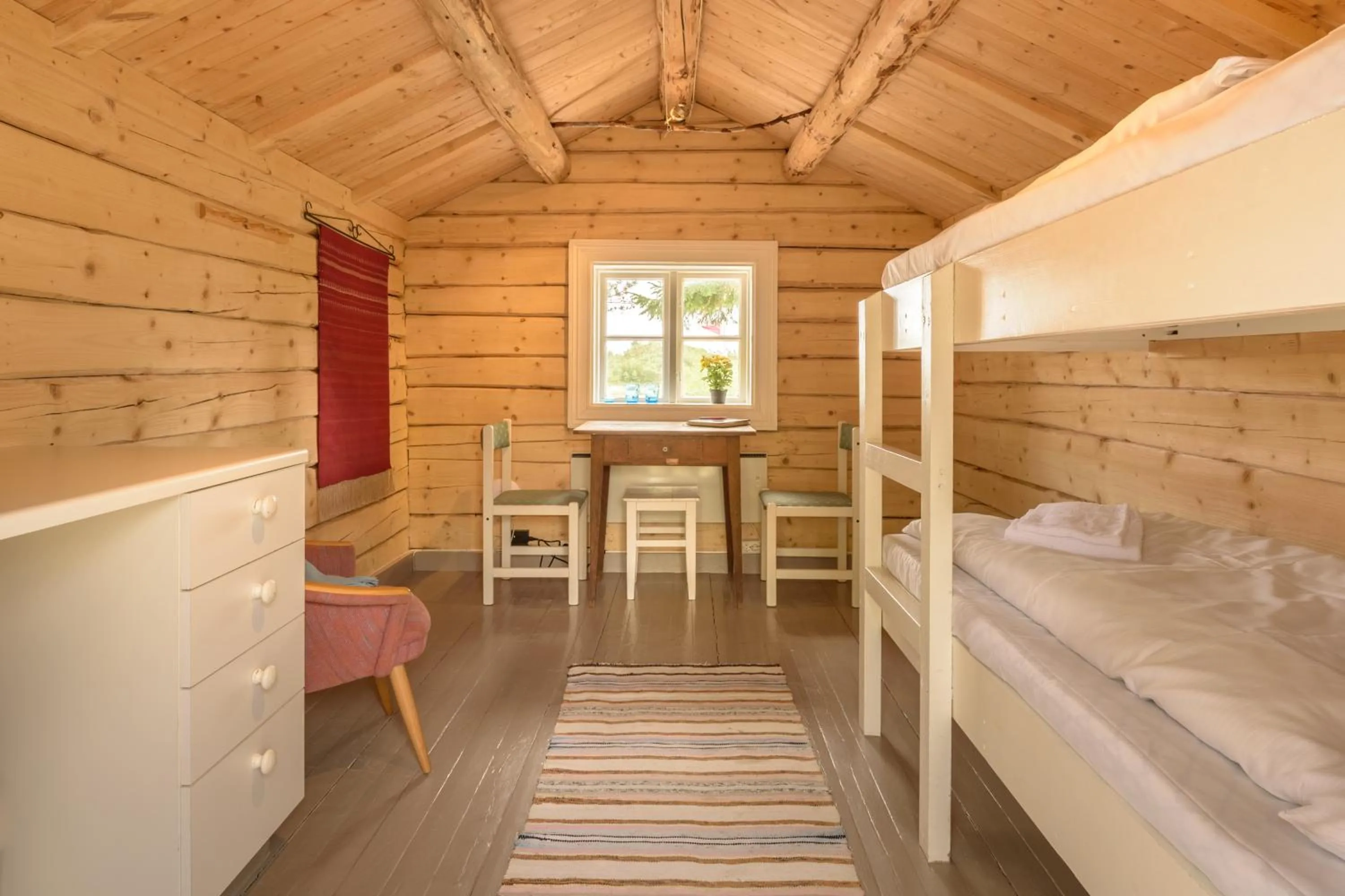 Photo of the whole room, Bed in Kabelvåg Feriehus & Camping